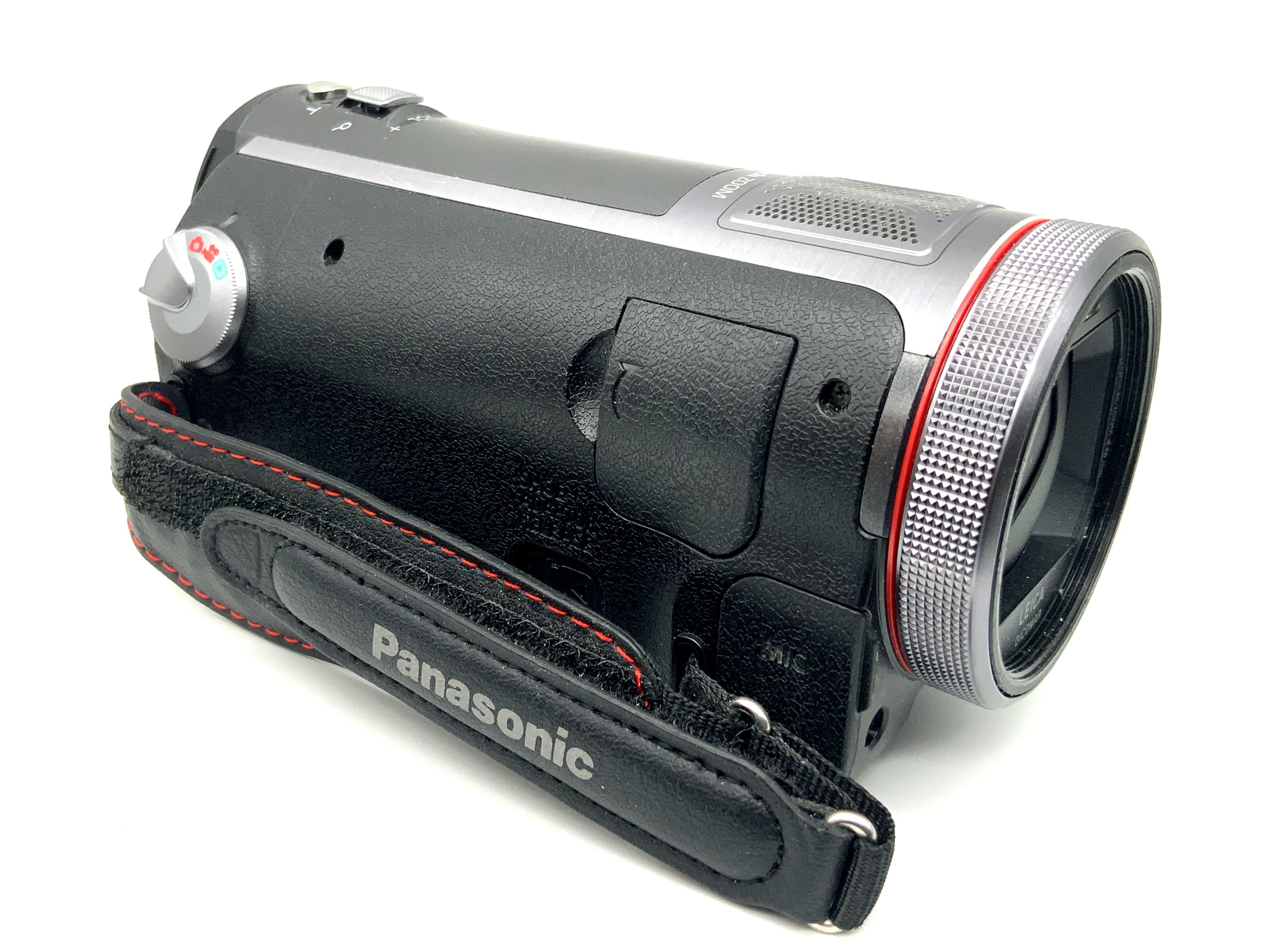 Caméscope Panasonic HDC-TM700 3MOS, focale 3,45-41,4 mm, rapport de reproduction 1:1,5, 14,2 MP, format 35 mm, 32 Go
