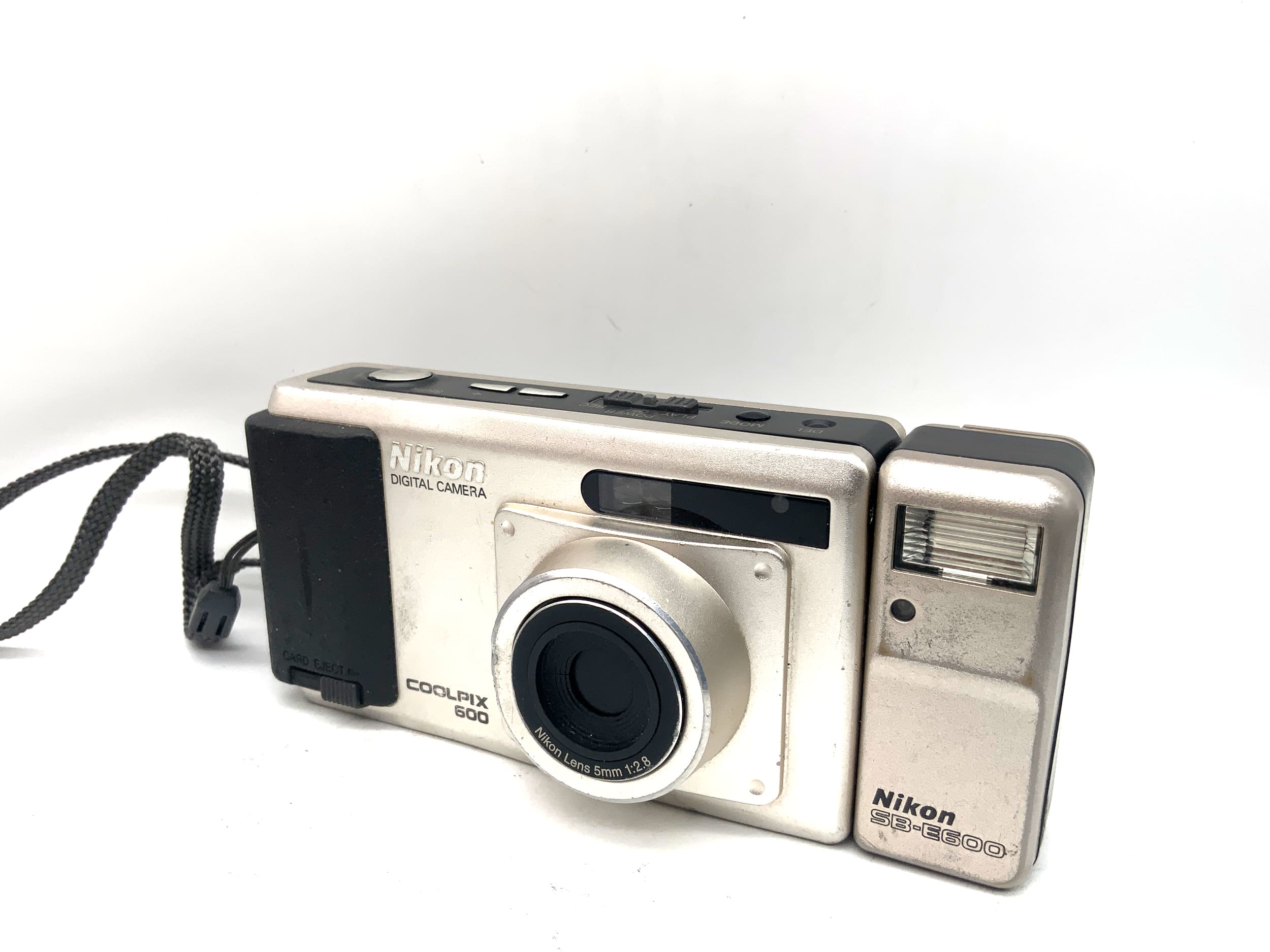 Appareil photo numérique compact Nikon Coolpix 600 avec objectif 5 mm f/2,8