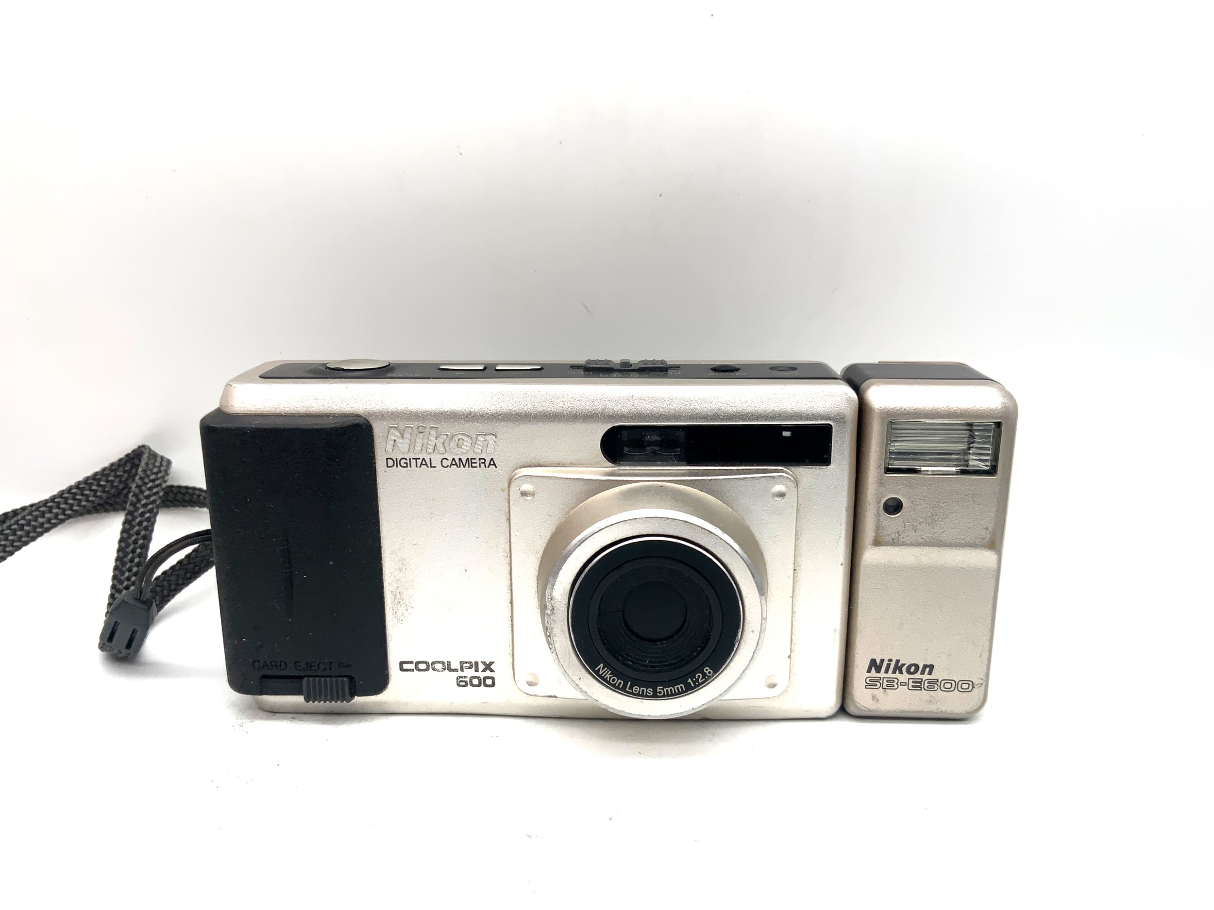 Appareil photo numérique compact Nikon Coolpix 600 avec objectif 5 mm f/2,8