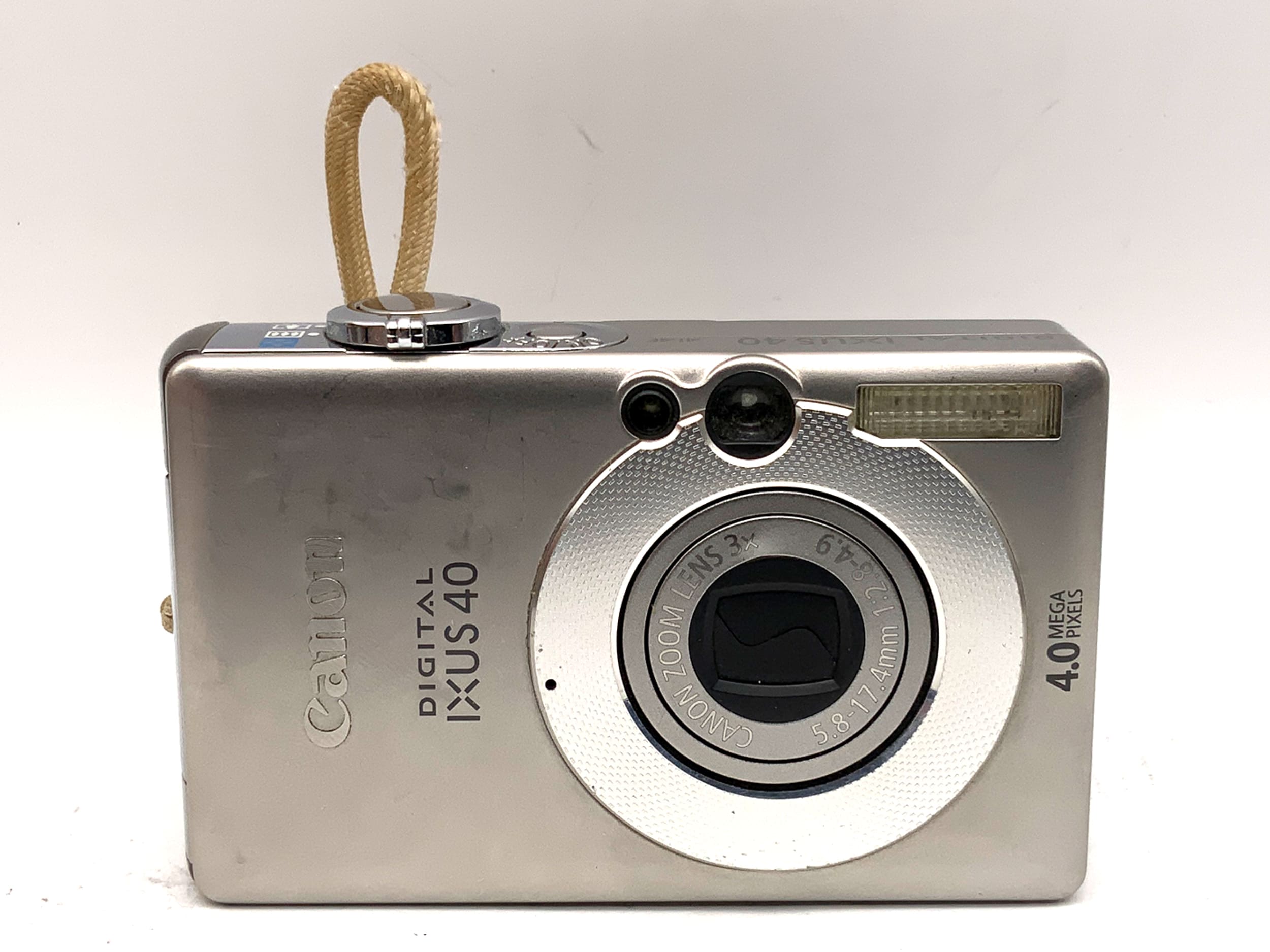 Appareil photo numérique compact Canon IXUS 40 avec triple objectif 5,8-17,4 mm f/2,8-4,9.