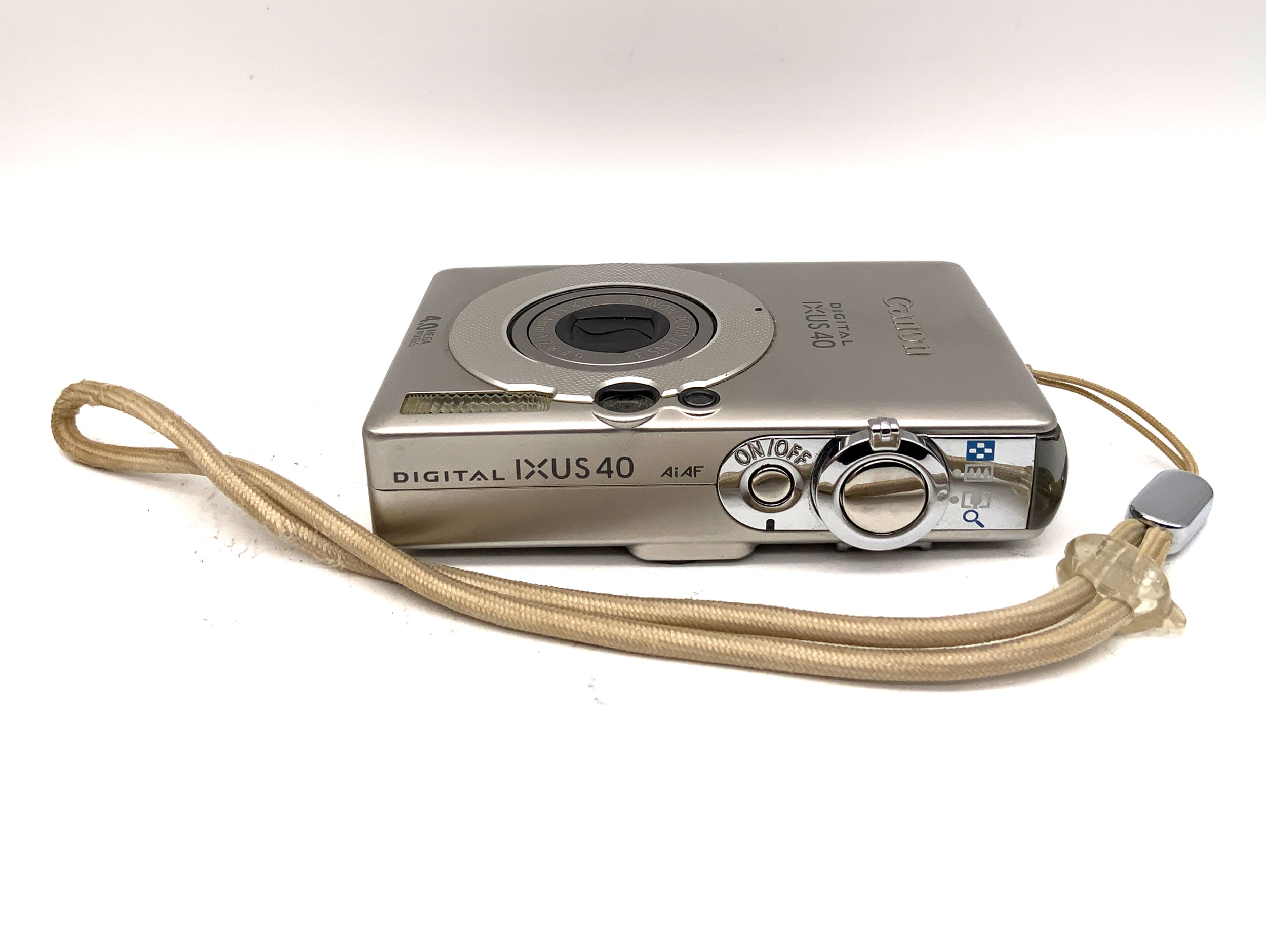 Appareil photo numérique compact Canon IXUS 40 avec triple objectif 5,8-17,4 mm f/2,8-4,9.