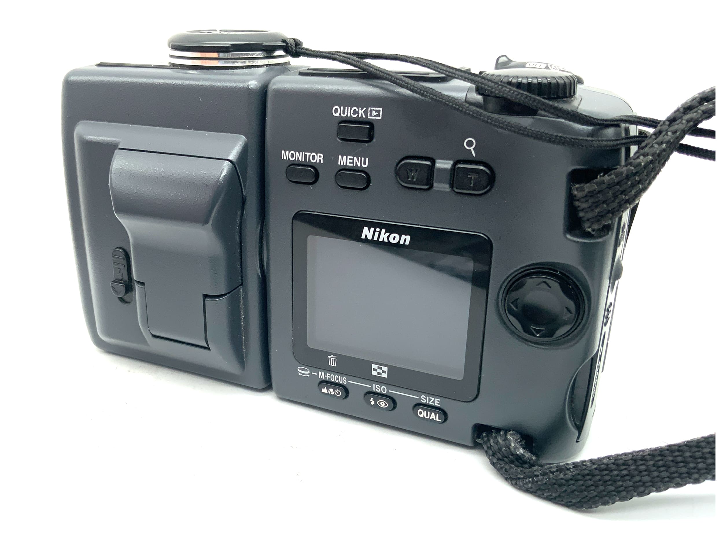 Nikon Coolpix 995 Bridge camera with Zoom Nikkor 1:2.6-5.1 8-32mm 3.34 MP