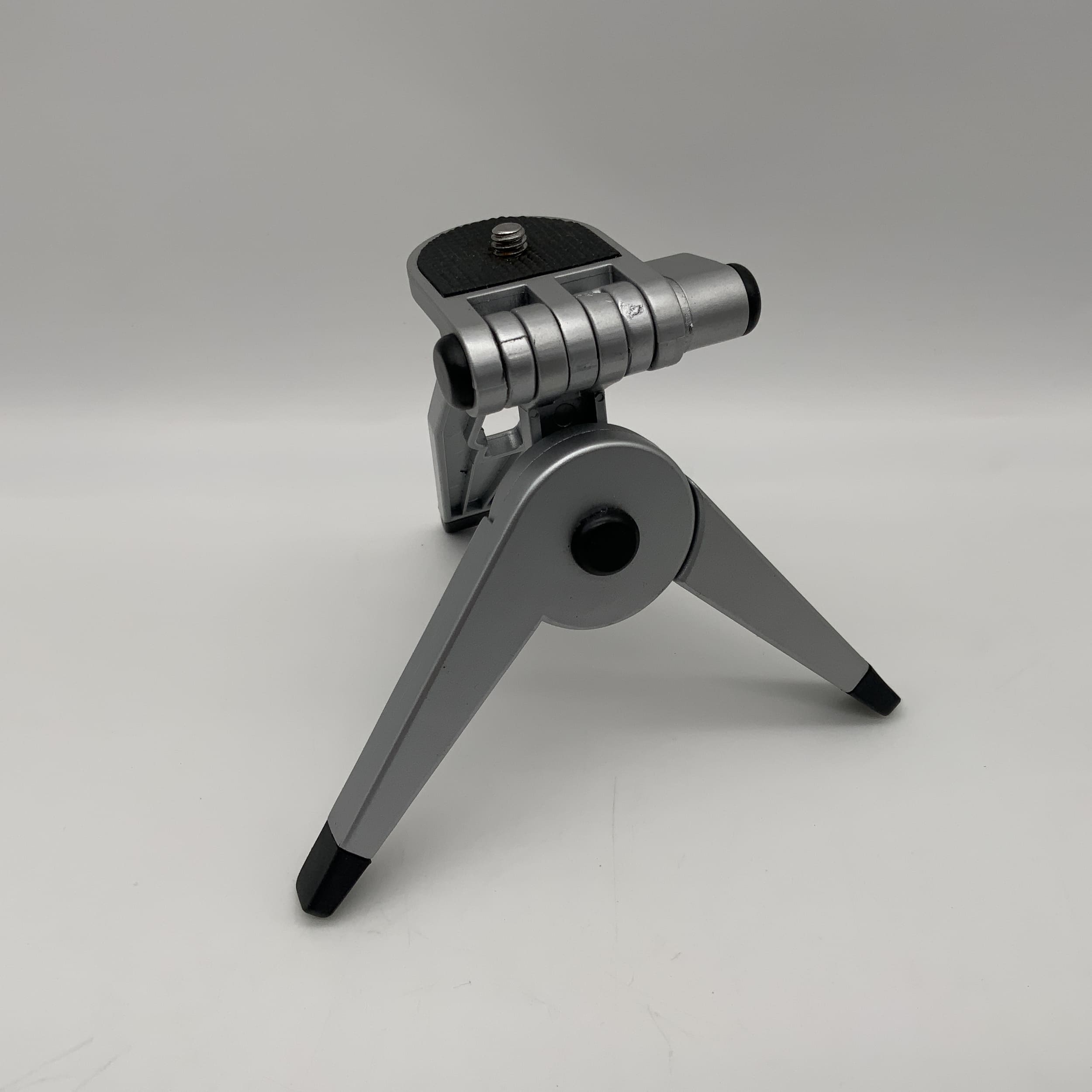 Trépied de table Bilora, trépied argenté, trépied de poche