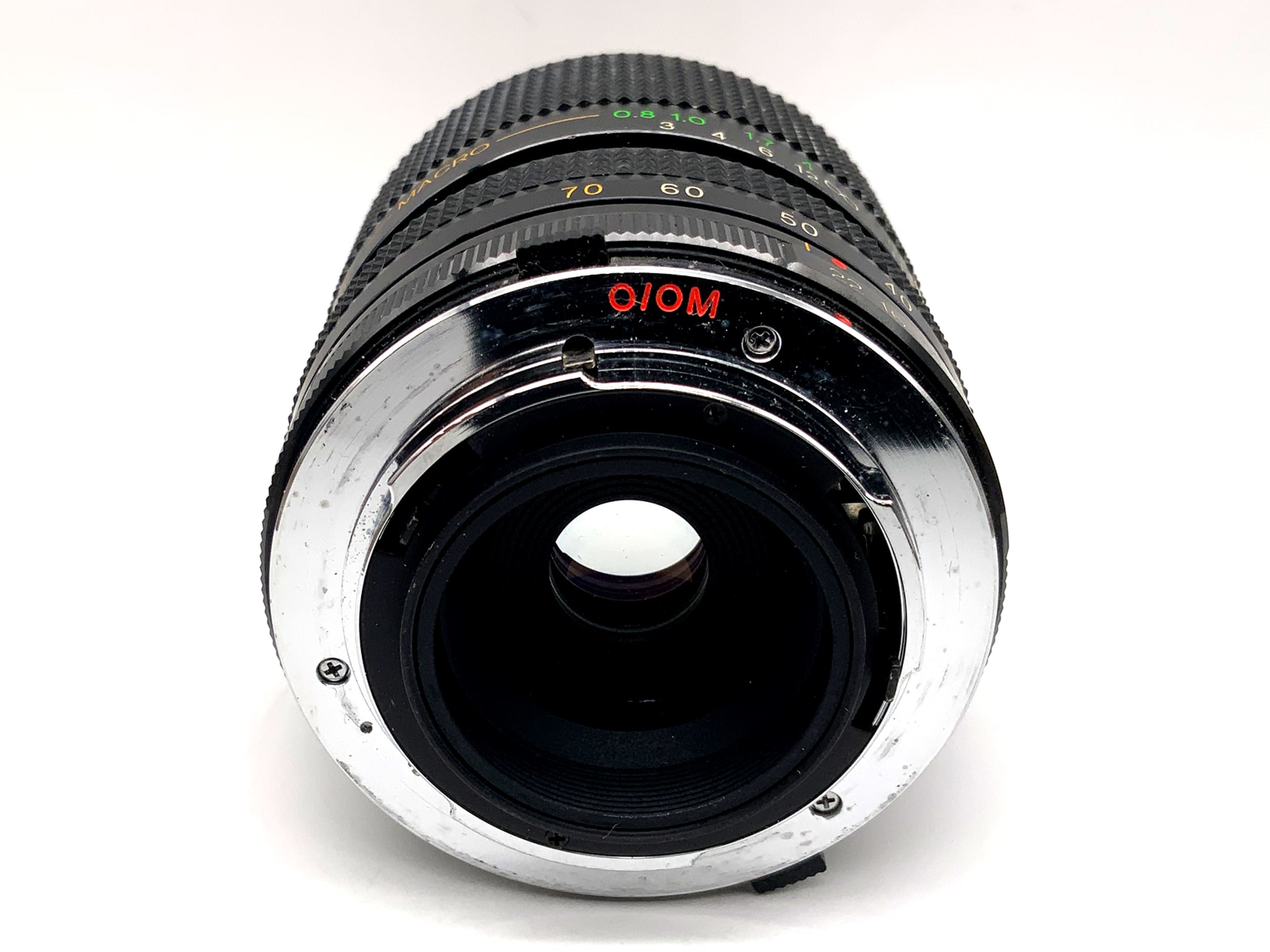 Objectif Vivitar 28-70 mm 1:3.9-4.8 à mise au point macro zoom MC (Olympus OM)