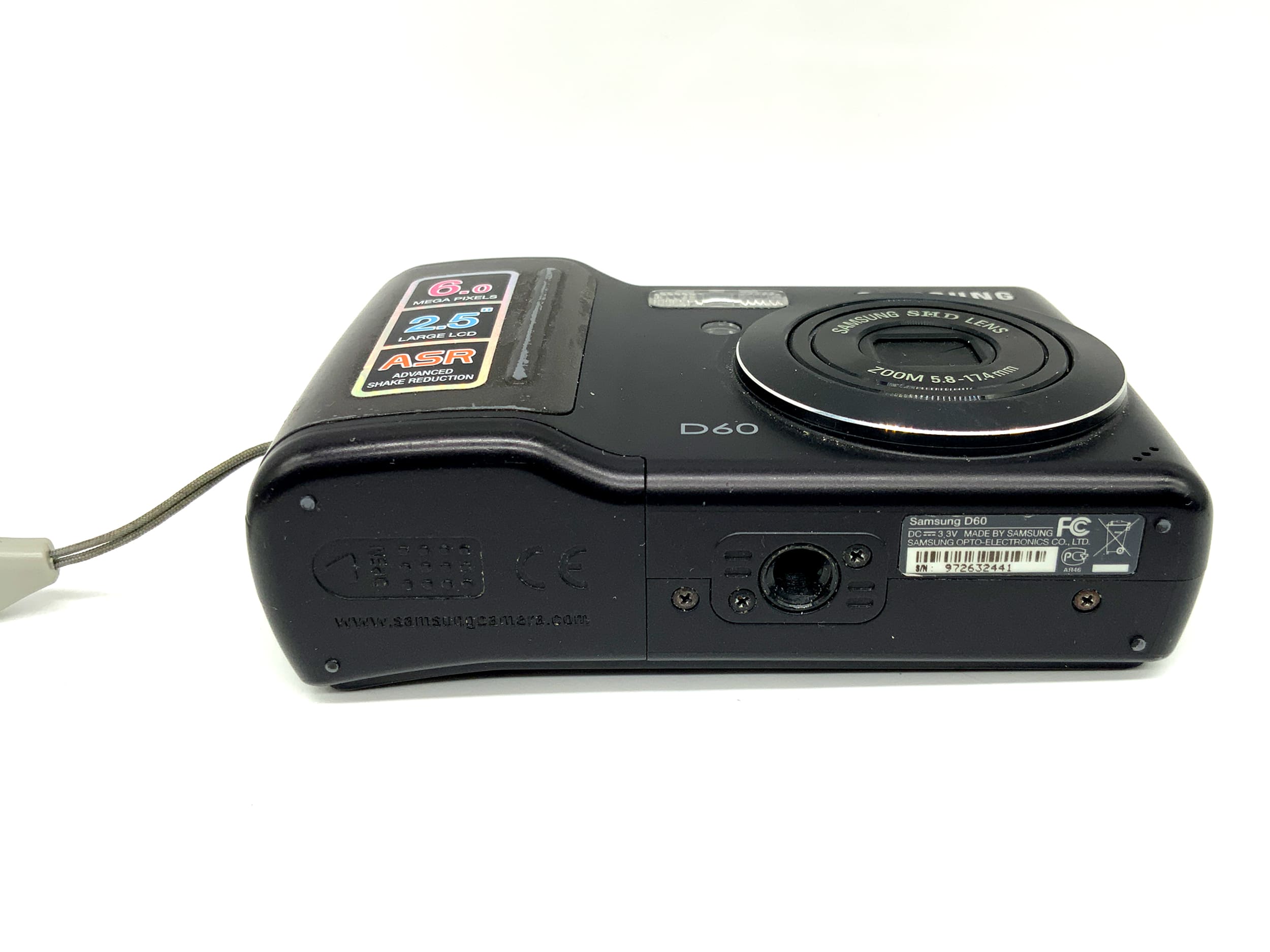Samsung D60 Digitale Kompaktkamera mit 5.8-17.4mm Bleibt aus
