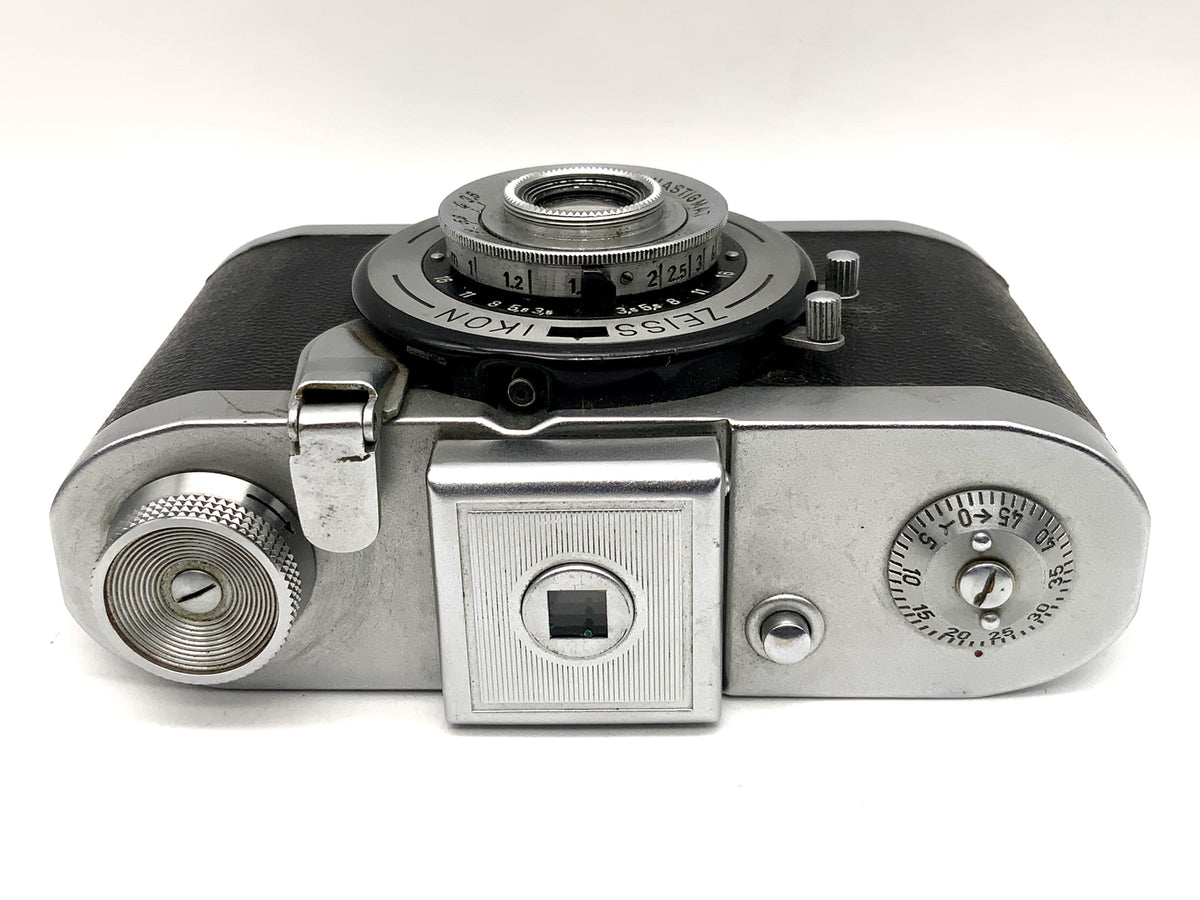 Appareil photo à visée Zeiss Ikon Tenax avec objectif analogique Novonar Anastigmat 3,5/35 mm V