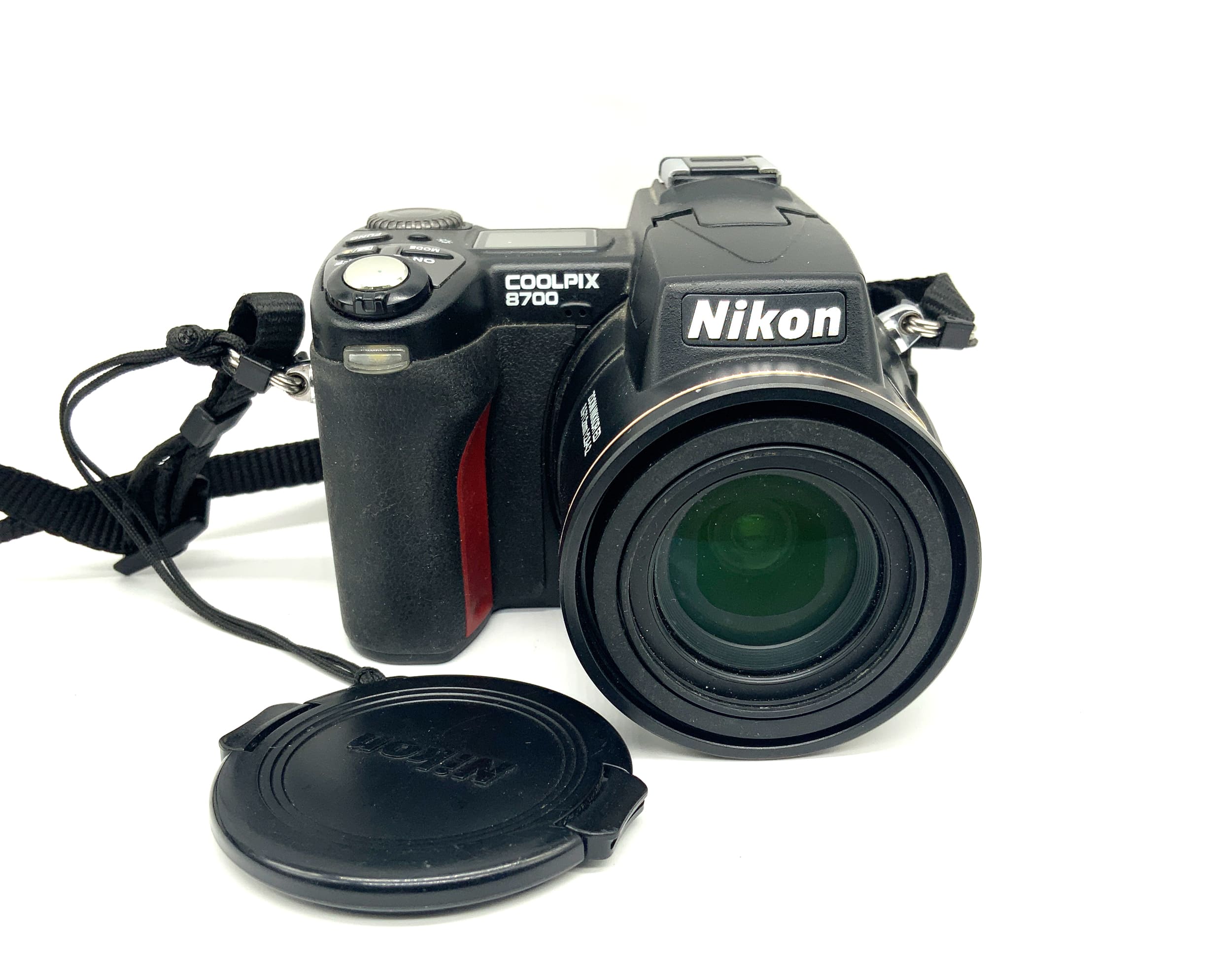 Nikon Coolpix 8700 Bridgekamera mit Nikkor 8.9-71.2 1:2.8-4.2 Digitalkamera