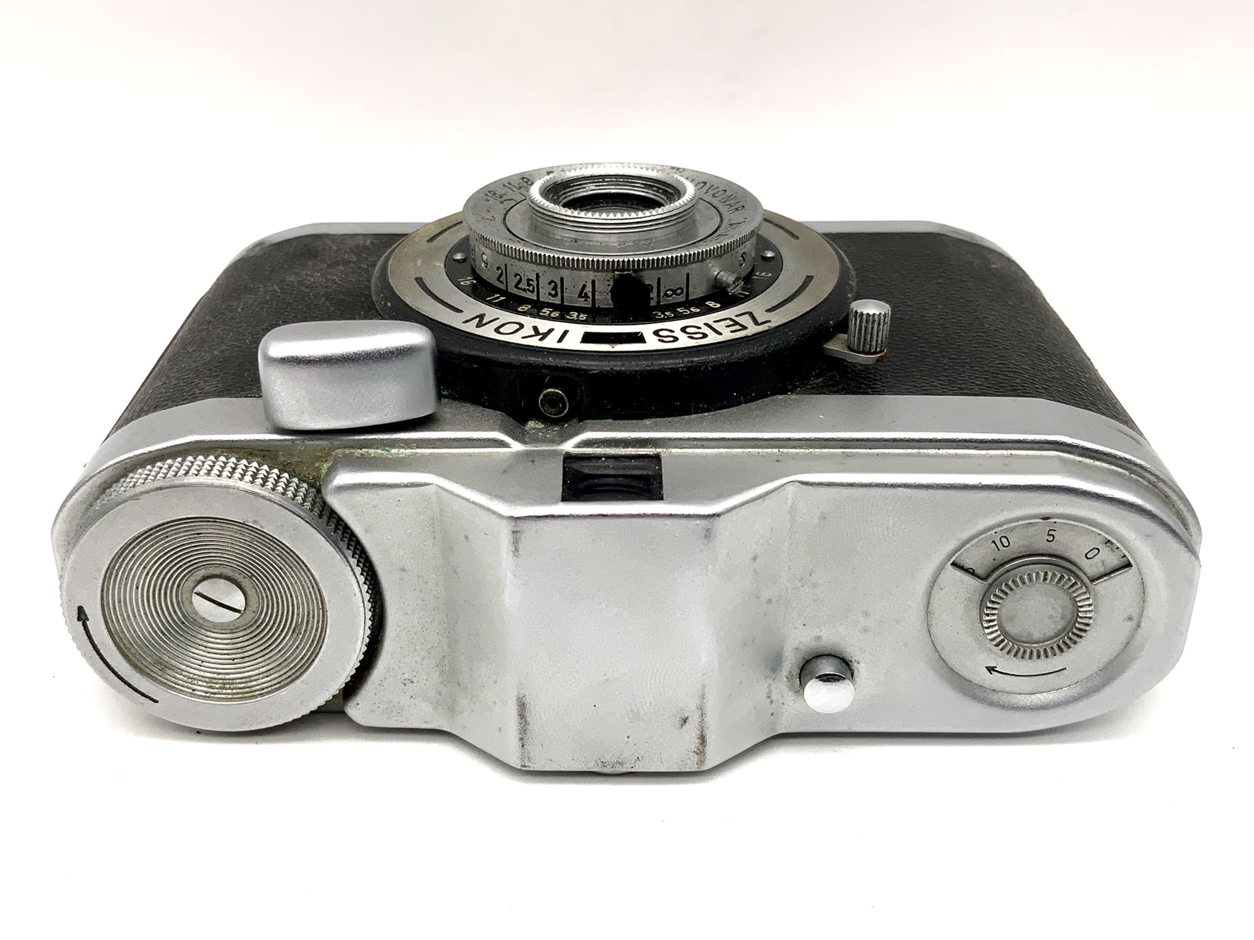 Appareil photo à visée Zeiss Ikon Tenax avec objectif analogique Novonar Anastigmat 3,5/35 mm V