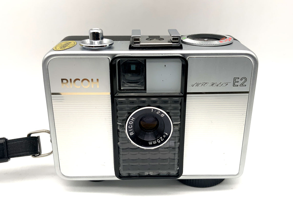 Appareil photo analogique Ricoh Auto Half E2 à visée directe avec objectif F:2.8 f=25mm demi-format