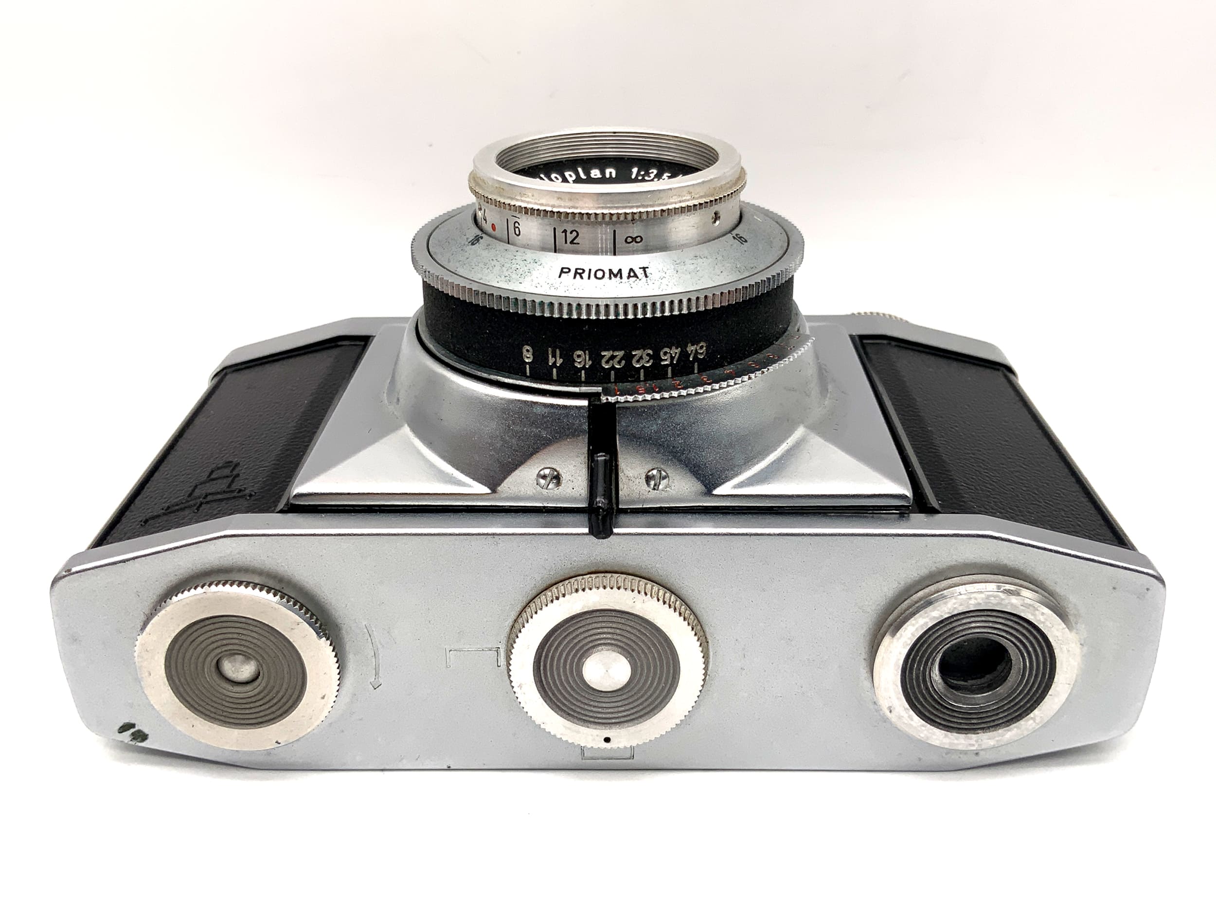 Pentacon Pentona rangefinder camera with Meyer Optik Trioplan 1:3.5 45mm Priomat lens