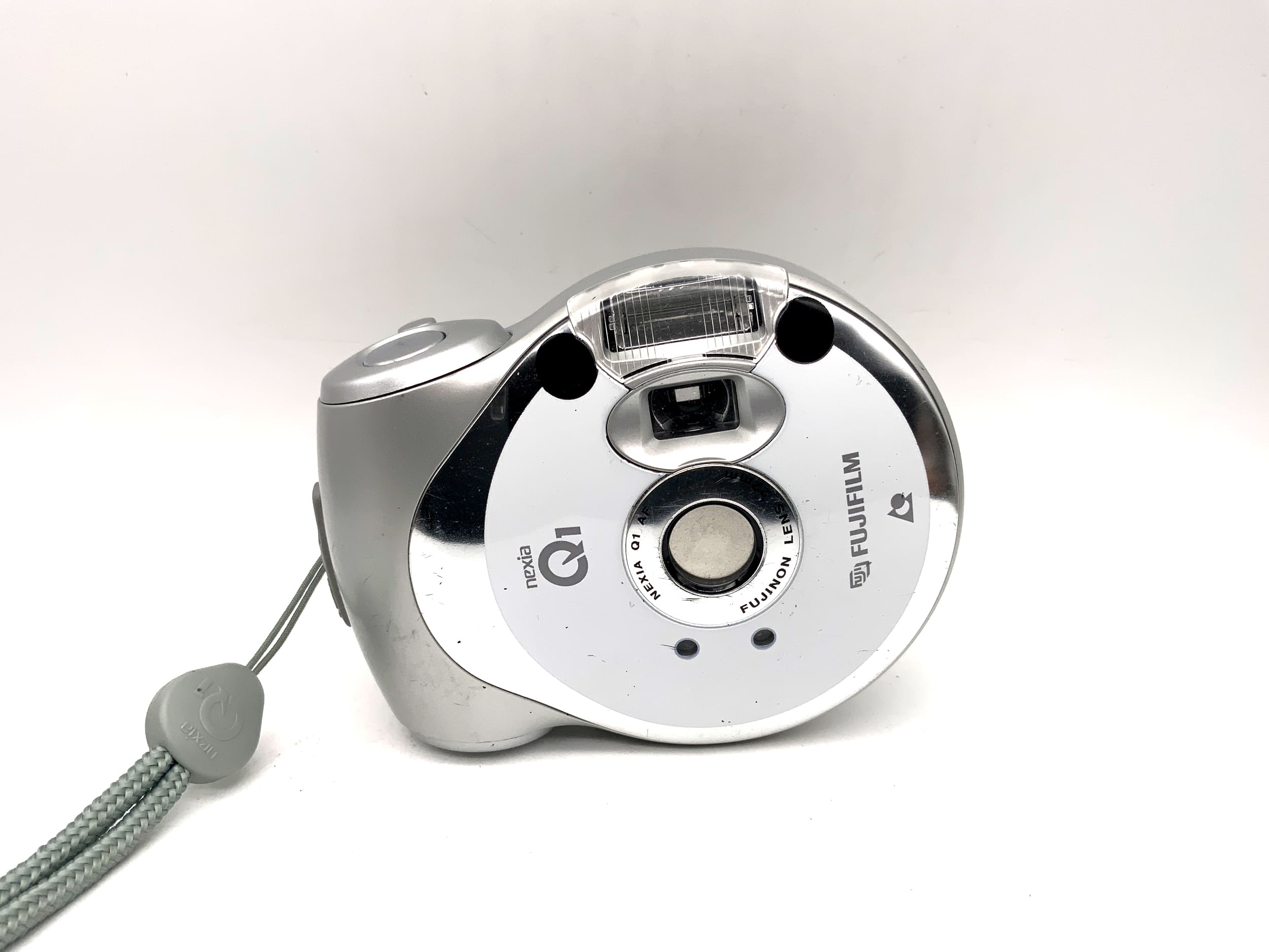 Fujifilm Nexia Q1 Point&amp;Shoot with Fujinon 22mm compact camera analog camera