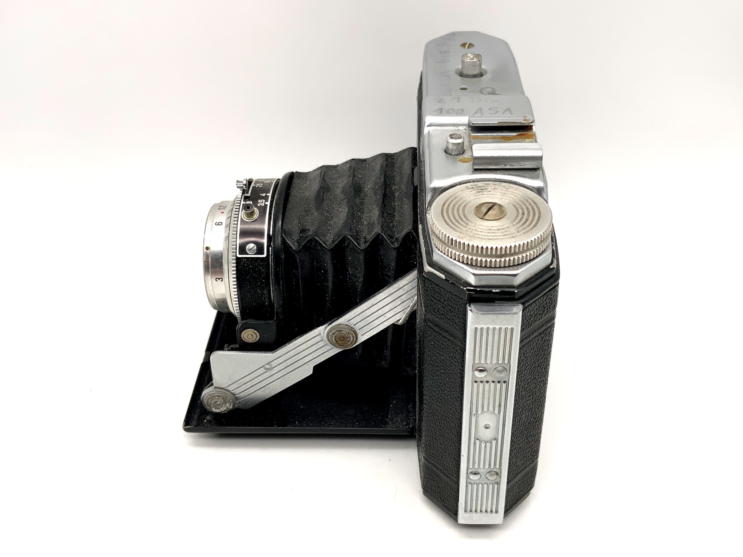 Dacora I, appareil photo pliant Enna Munich Ennagon 1:3.5 f=7.5cm rouge C 6x6 moyen format