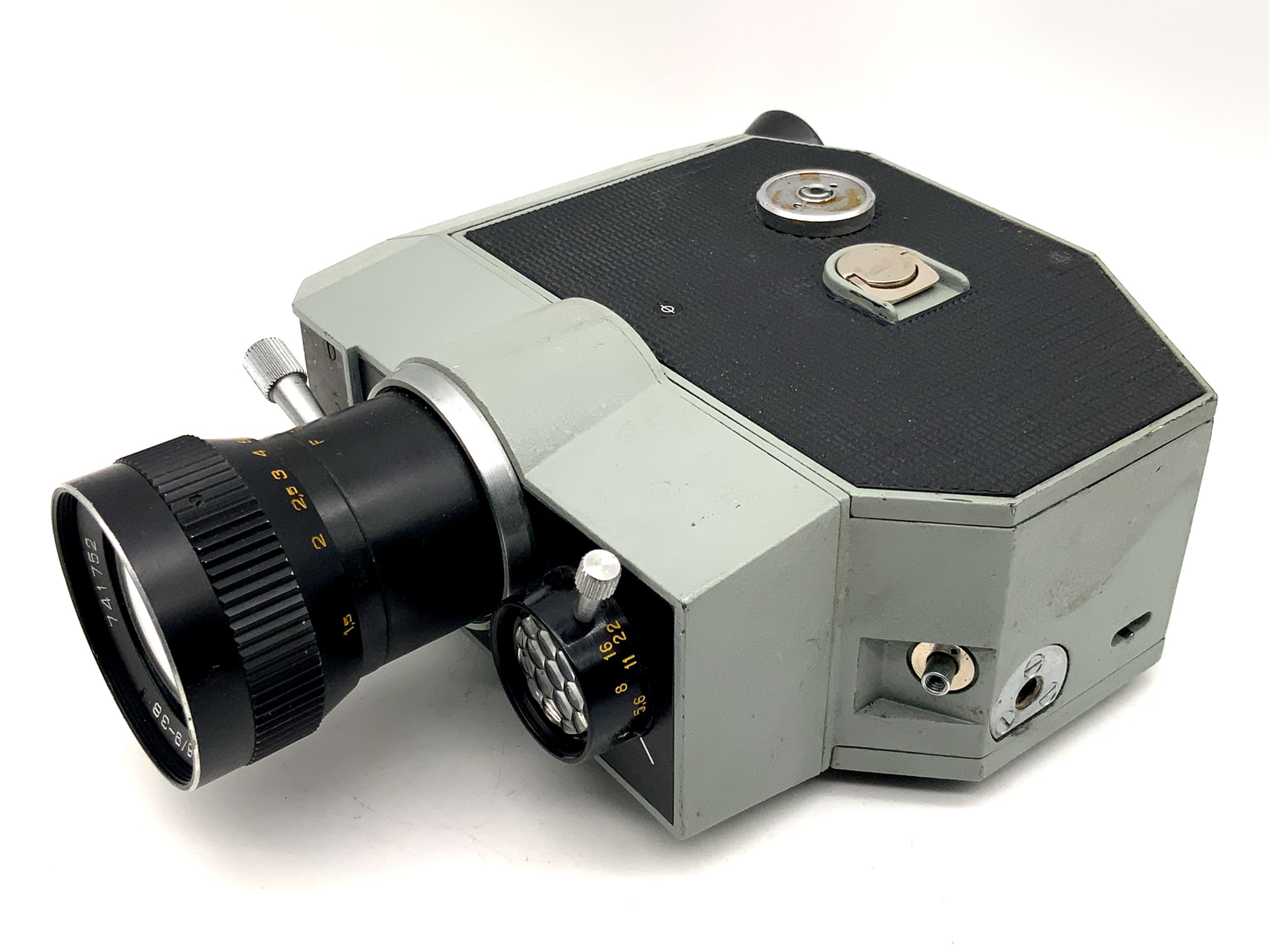 Caméra argentique Zenit Quartz DS8-3 avec objectif Meteor-8M 1.8/9-38mm Super 8