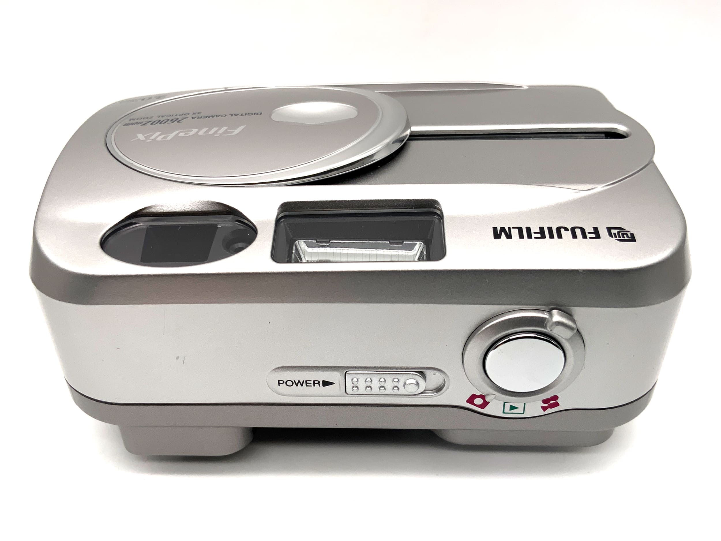 Fujifilm Finepix 2600 zoom digital compact camera with 6-18mm 2MP