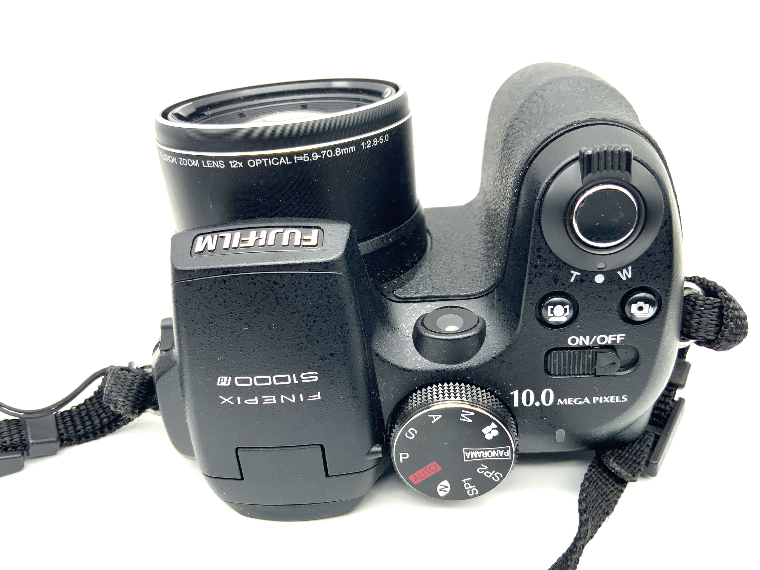 Appareil photo bridge Fujifilm Finepix 1000fd avec objectif 5,9-70,8 mm f/2,8-5 et capteur 10 MP