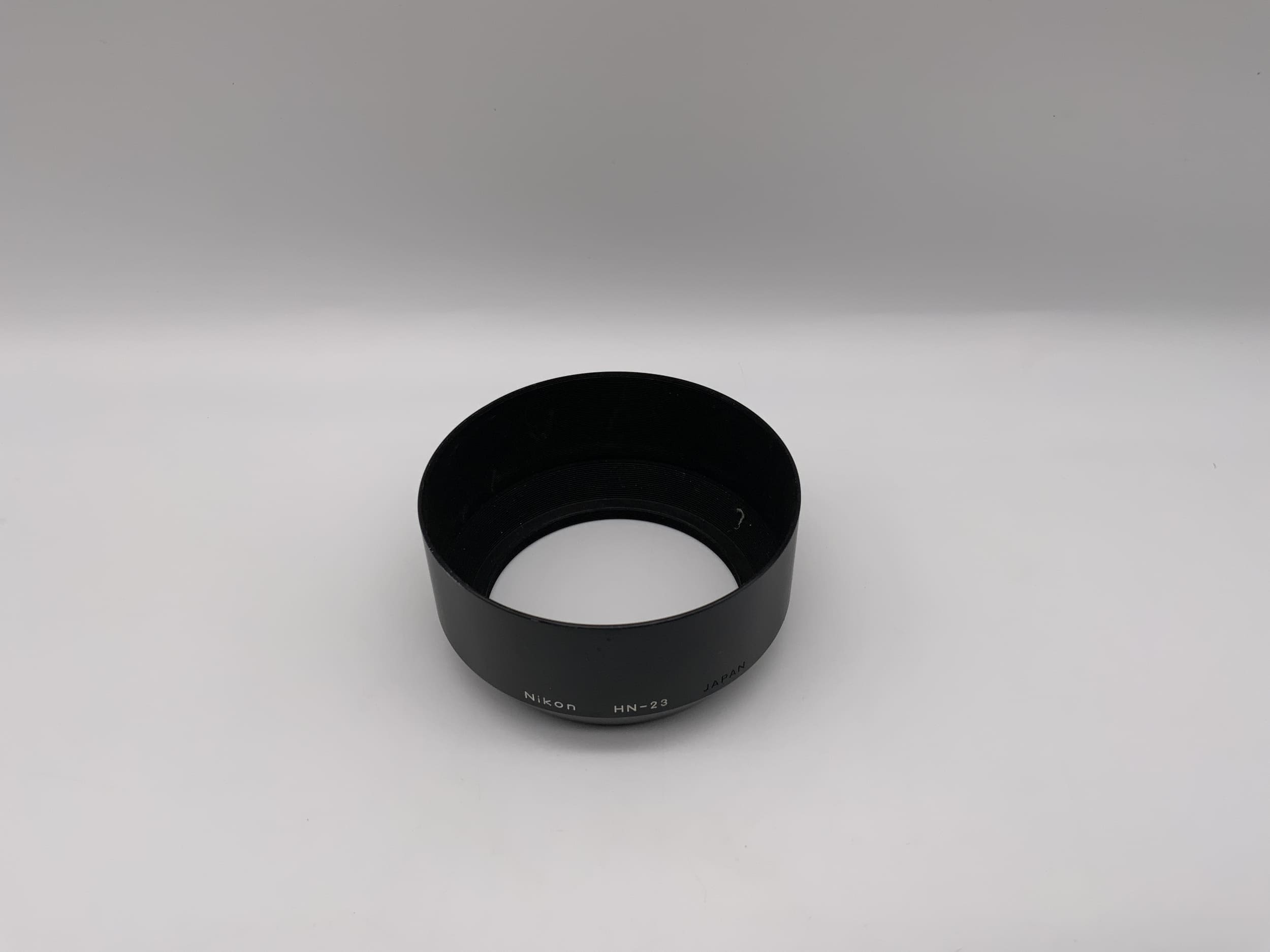Pare-soleil Nikon HN-23 pour objectif Nikkor AF 85 mm f/1.8 D