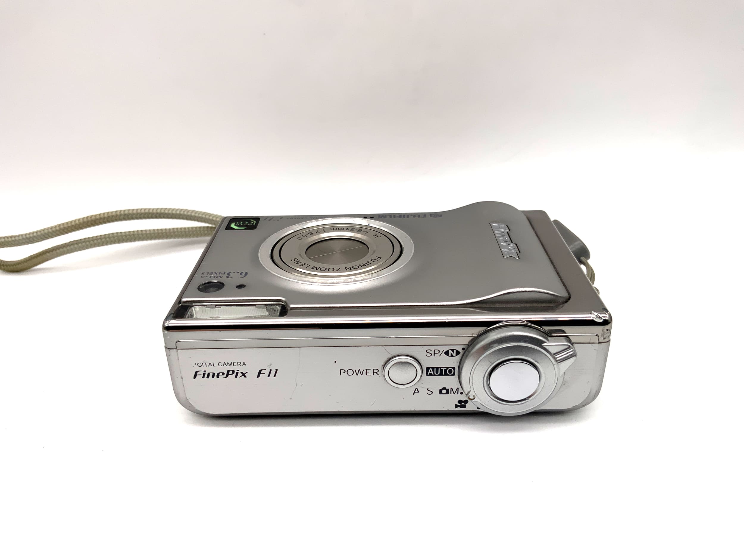 Appareil photo numérique compact Fujifilm FinePix F11 avec objectif 8-24 mm 1:2.8-5
