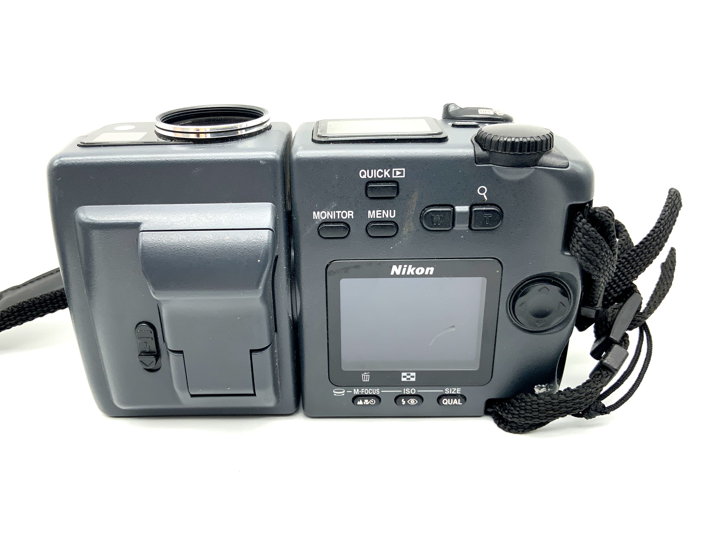 Appareil photo numérique compact Nikon Coolpix 995 avec zoom Nikkor 8-32 mm 1:2,6-5,1