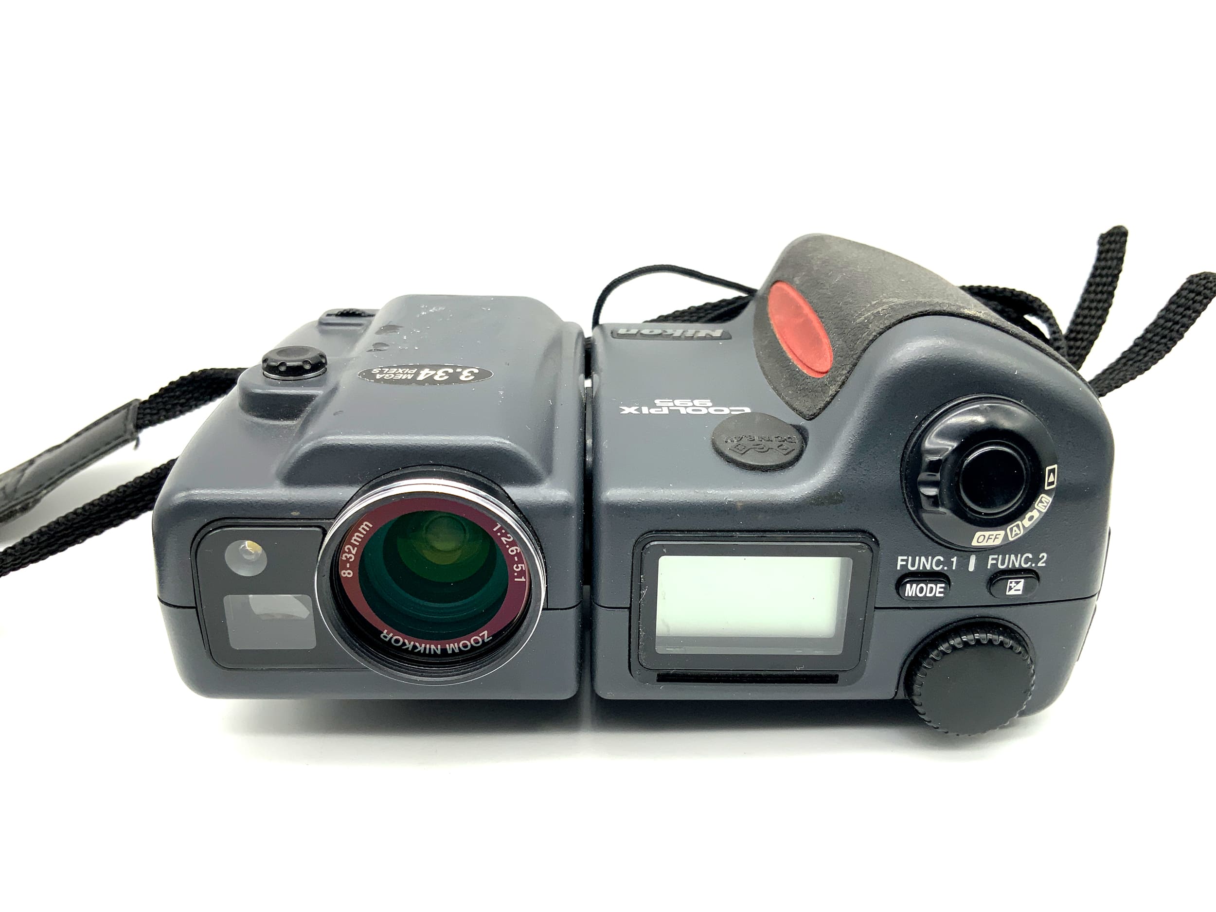 Appareil photo numérique compact Nikon Coolpix 995 avec zoom Nikkor 8-32 mm 1:2,6-5,1