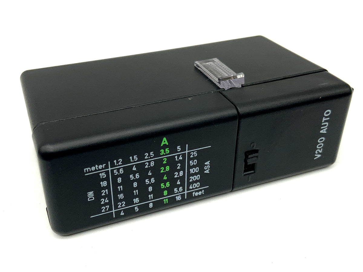 Voigtländer V200 Auto Flash Unit Universal Center Contact Camera Flash