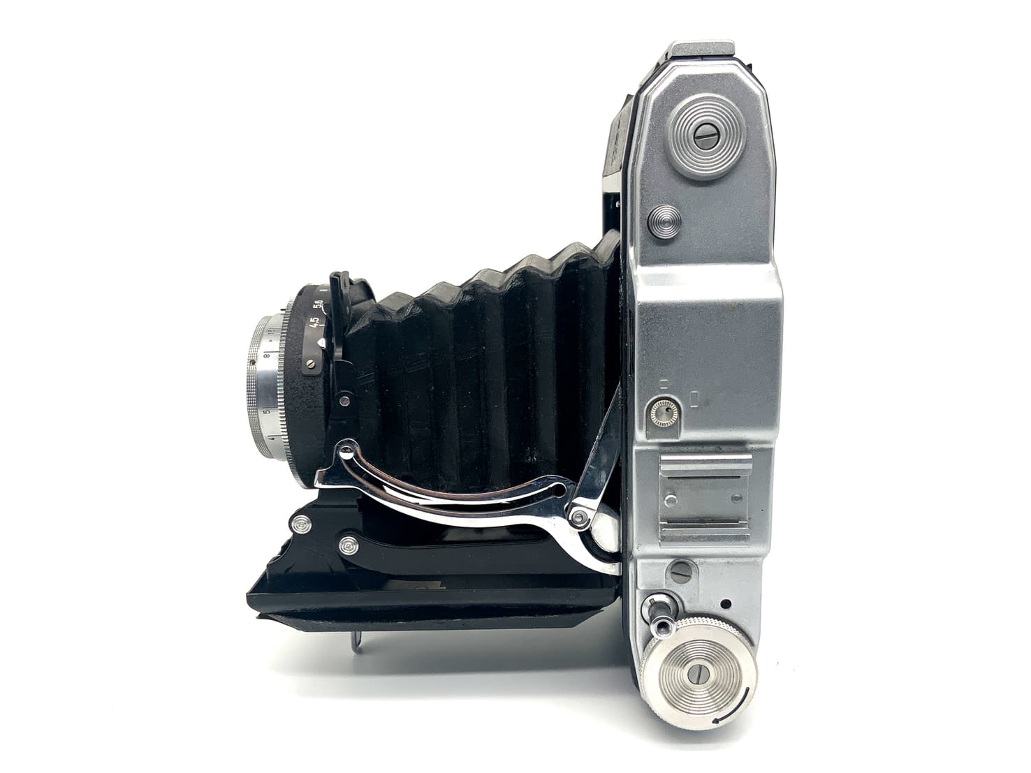 Pentacon Ercona II folding camera with Novar Anastigmat 1:4.5 110mm red V