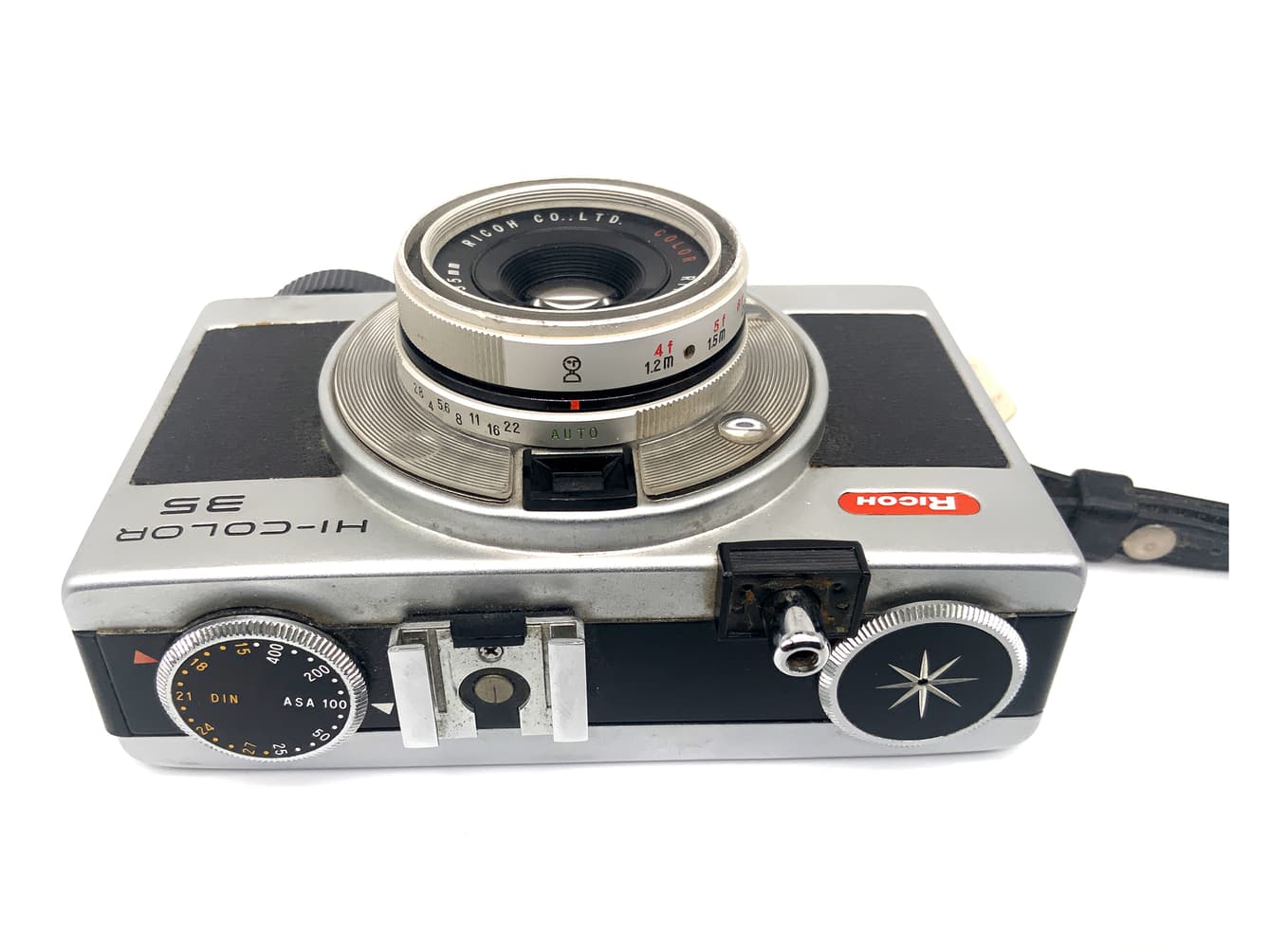 Appareil photo à visée Ricoh HI-Color 35 avec objectif analogique Color Rikenon 35 mm 1:2.8