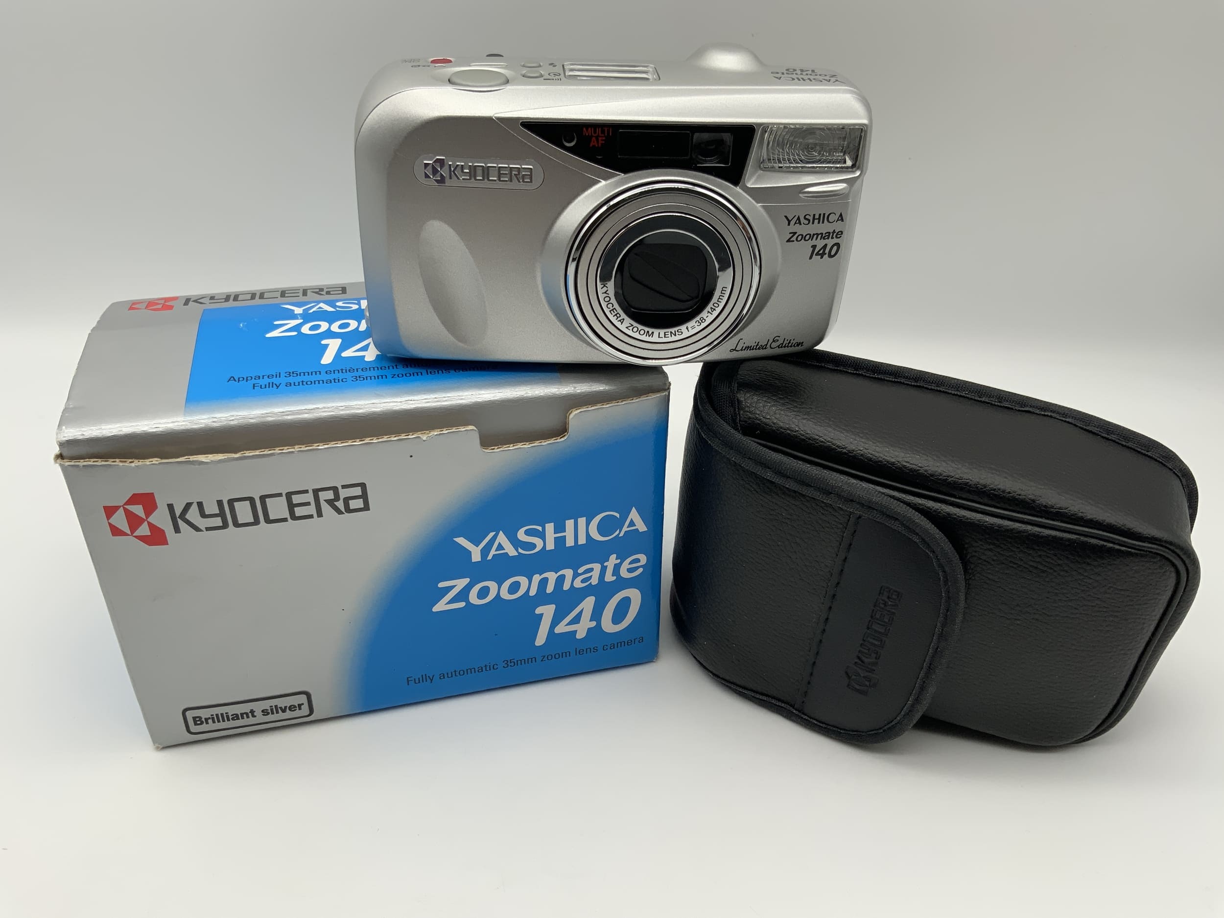 Appareil photo compact Yashica Zoomate 140, format 35 mm, emballage d'origine sans batterie.