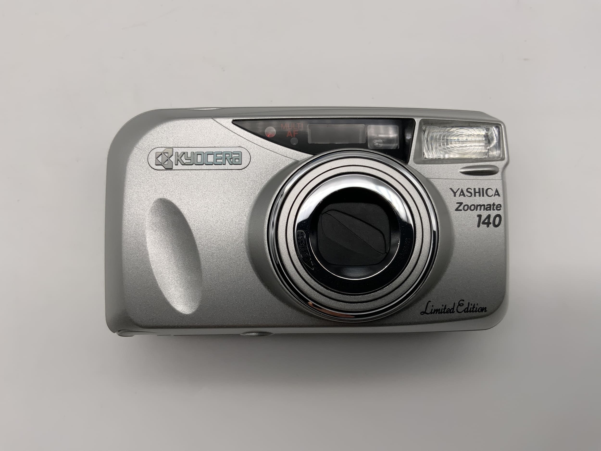 Appareil photo compact Yashica Zoomate 140, format 35 mm, emballage d'origine sans batterie.
