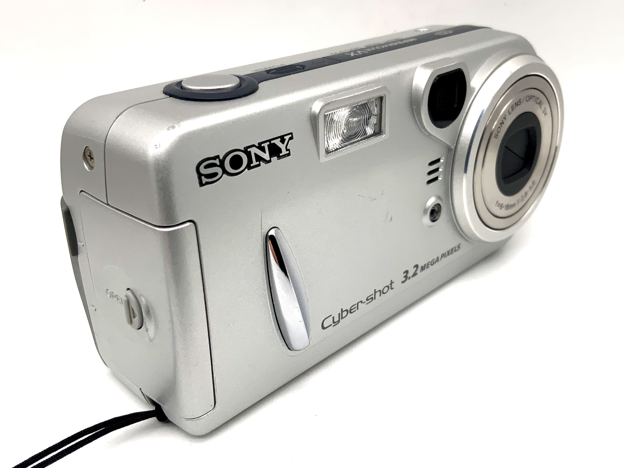 Appareil photo numérique compact Sony DSC-P72 avec objectif 6-18 mm f/2,8-5,6