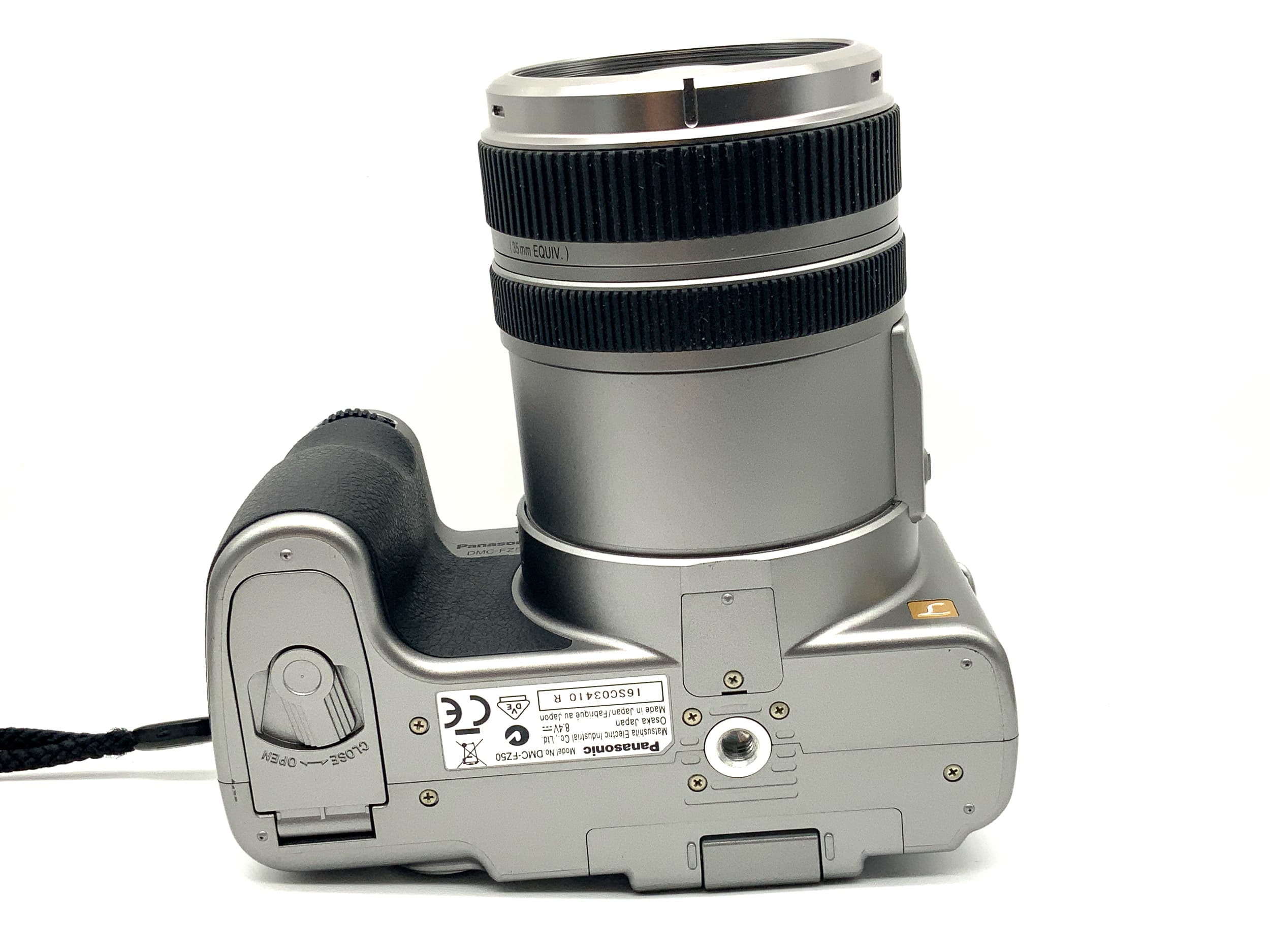 Panasonic Lumix DMC-FZ50 bridge camera with Leica DC Vario-Elmarit f/7.4-88.8mm