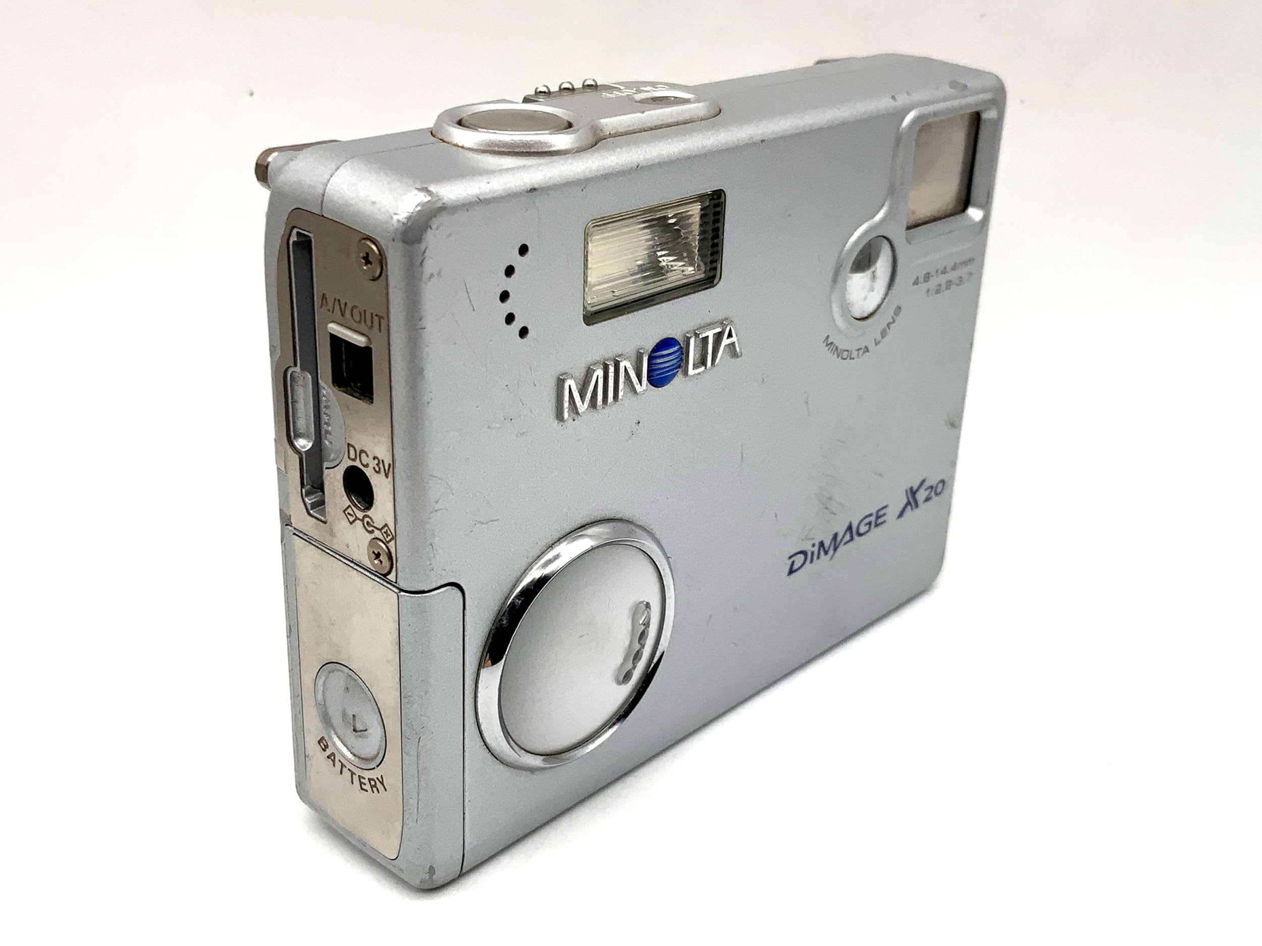 Konica Minolta Dimage X20 Digital Compact Camera with 4.8-14.4mm 1:2.8-3.7
