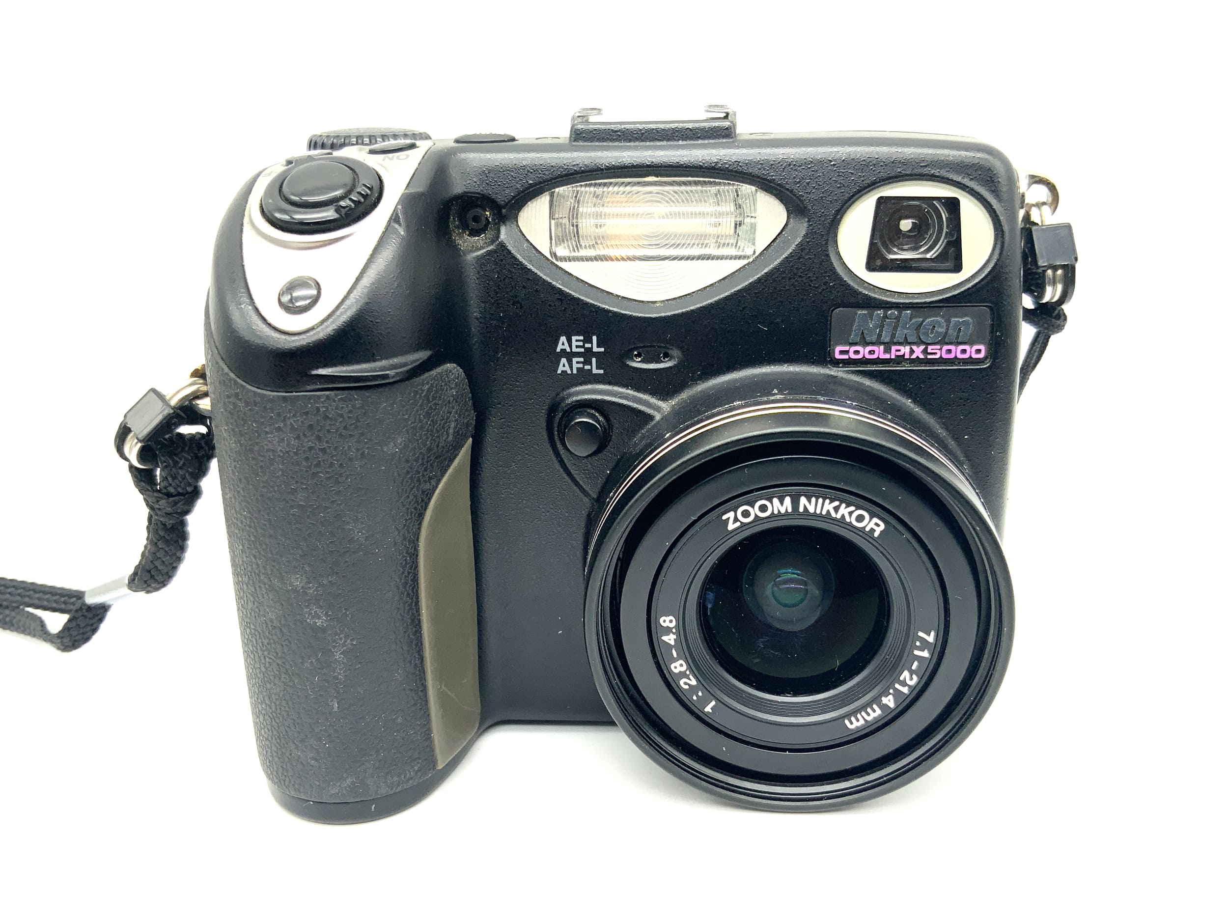 Nikon Coolpix 5000 Digital Compact Camera with Zoom Nikkor 7.1-21.4mm 1:2.8-4.8