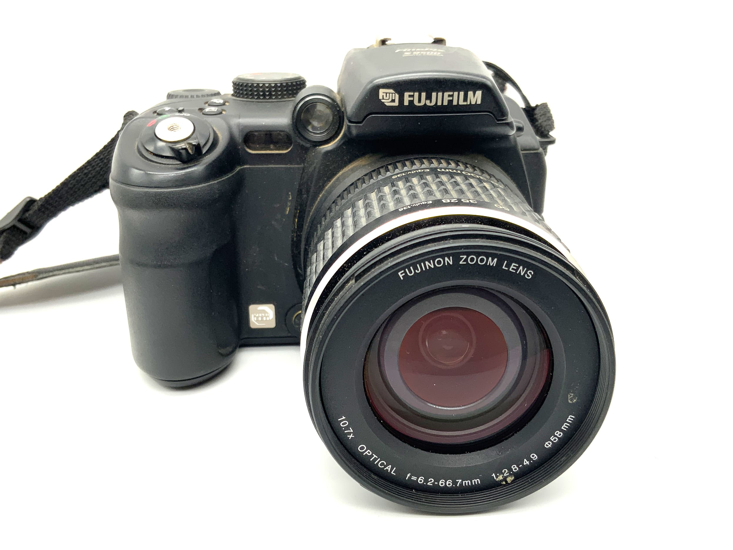 Fujifilm Finepix S9500 bridge camera with 28-300mm digital lens