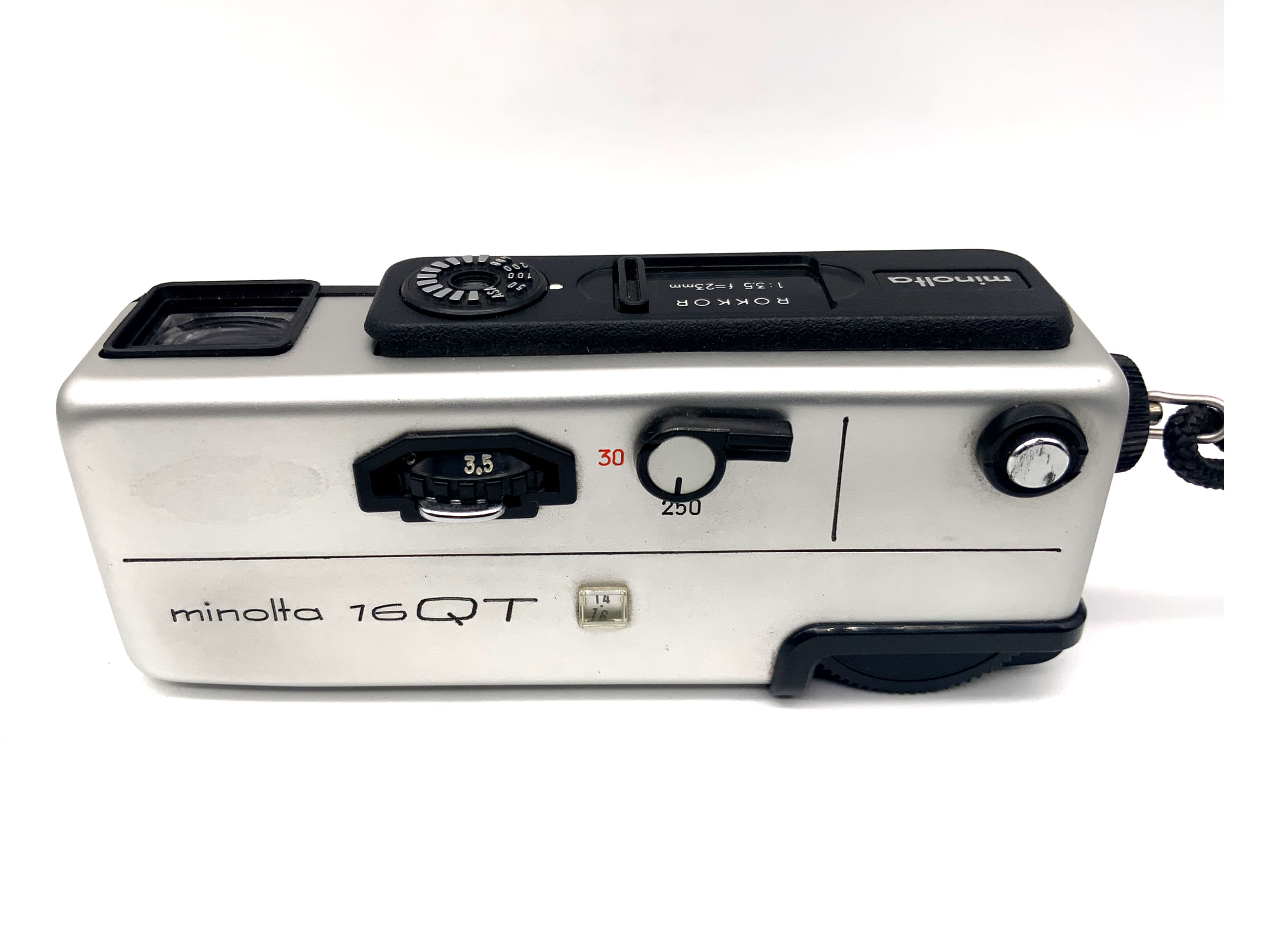 Minolta 16 QT miniature camera with Rokkor 23mm 1:3.5 subminiature camera