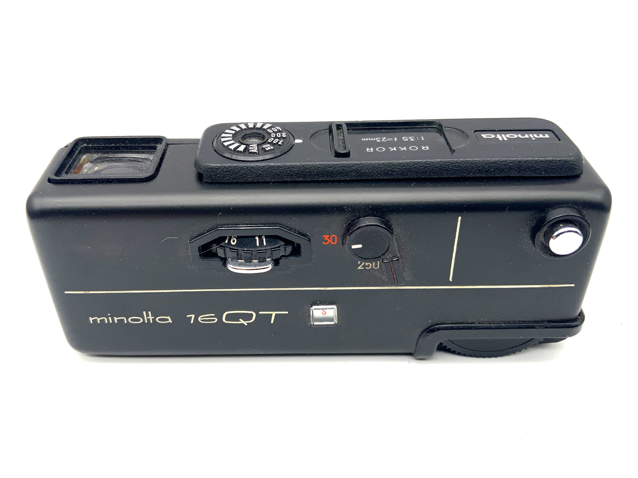Appareil photo miniature Minolta 16 QT avec objectif subminiature Rokkor 23 mm 1:3,5