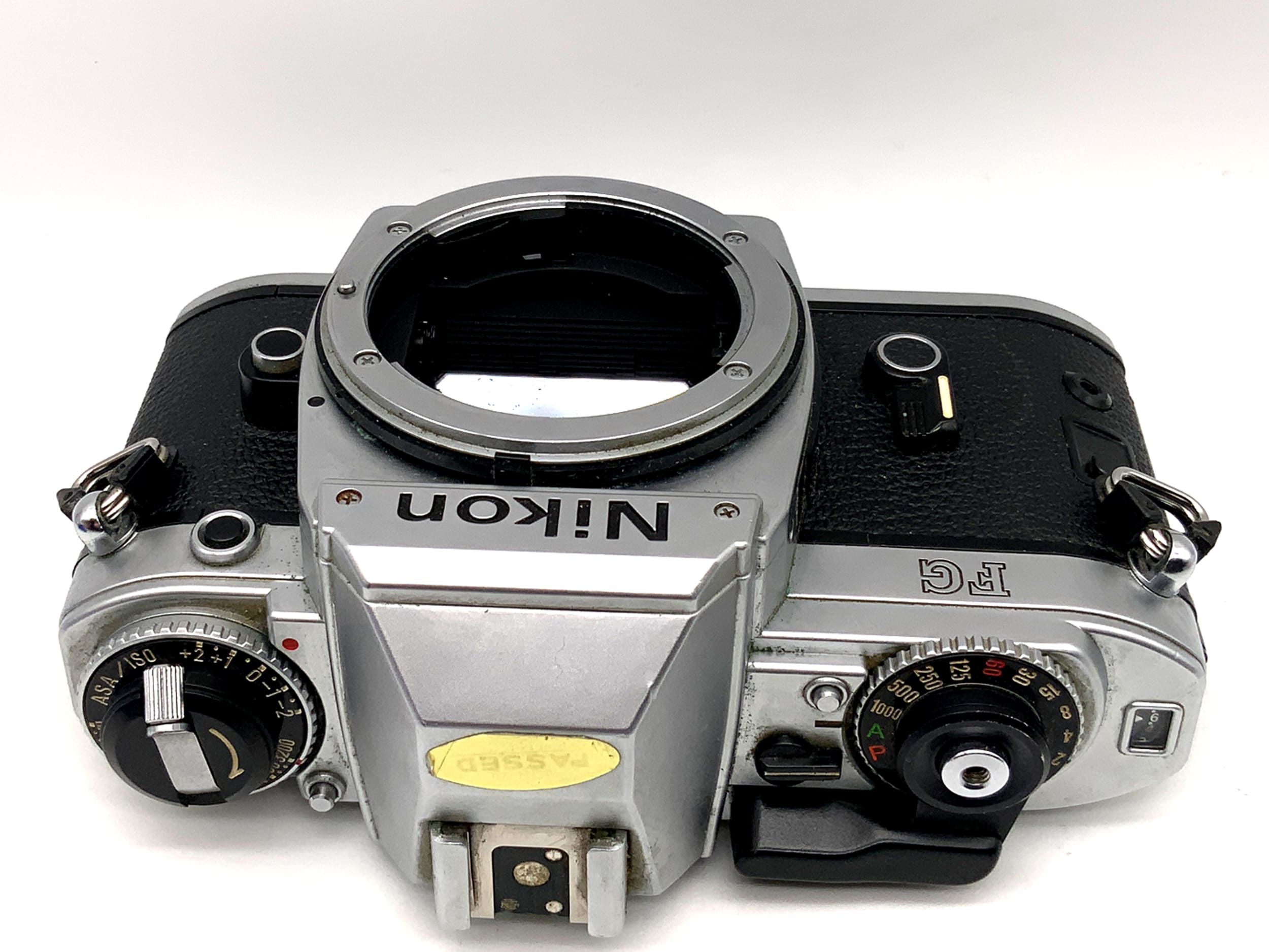 Nikon FG 35mm SLR analog camera body (Nikon F)