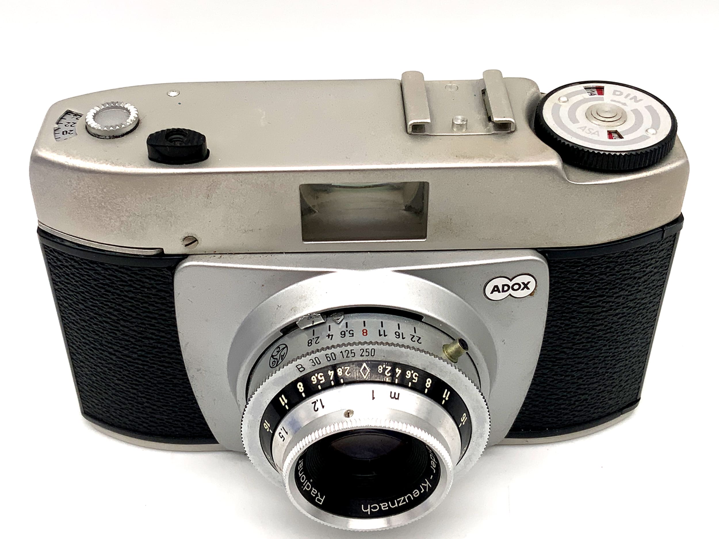Appareil photo à viseur Adox Pronto avec objectif analogique Radionar L 1:2.8/45