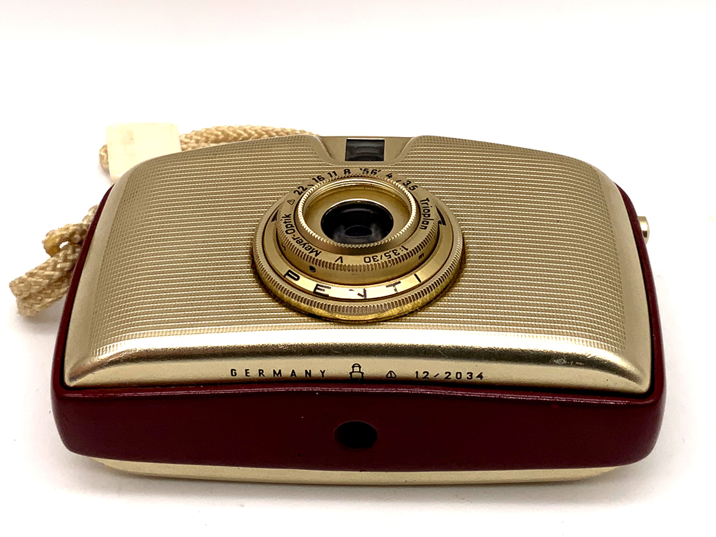 Pentacon Penti I rangefinder camera with Meyer Optik Trioplan 1:3.5/30 analog camera