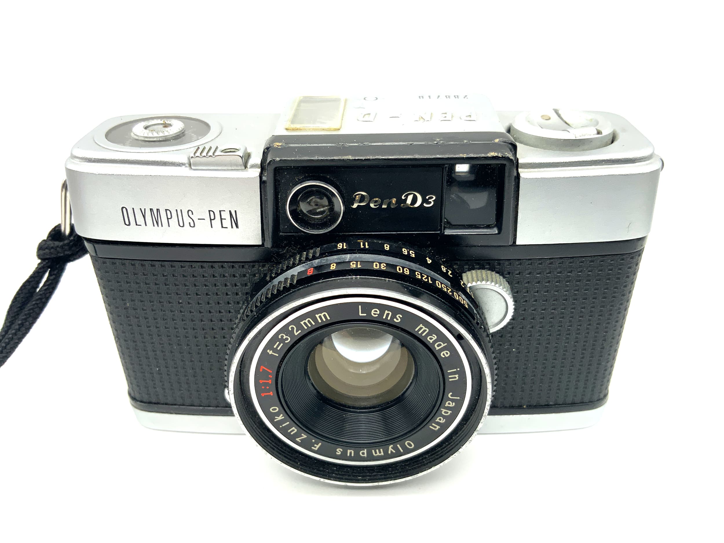 Appareil photo Olympus PEN D3 avec viseur et objectif F.Zuiko 32 mm f/1,7, compact et argentique.