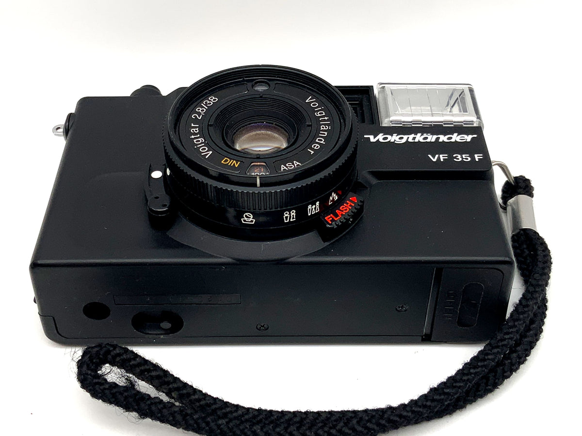 Caméra à viseur Voigtländer VF 35 F avec caméra analogique Voigtar 2.8/38
