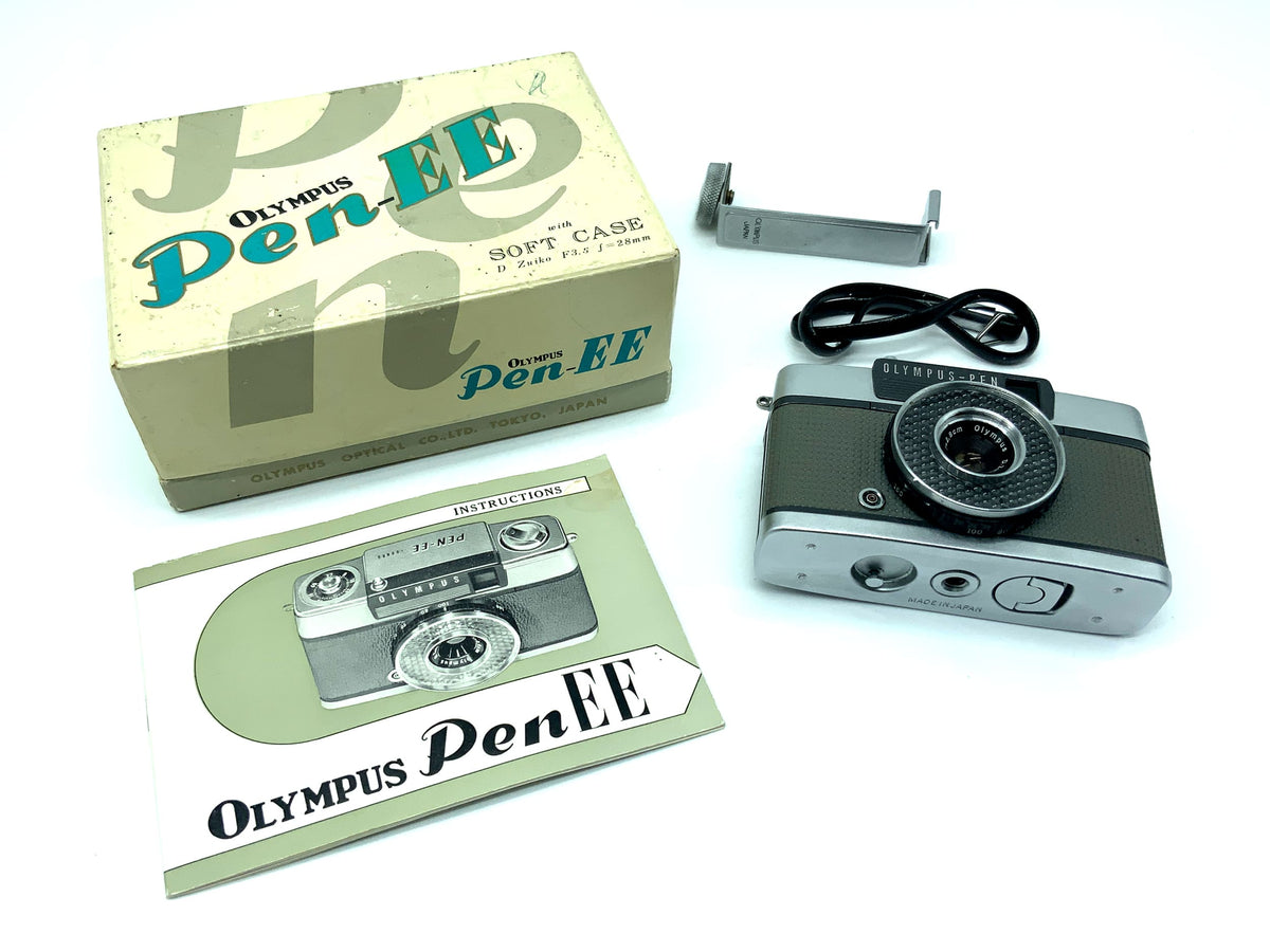 Appareil photo télémétrique Olympus PEN-EE avec objectif D.Zuiko 28 mm f/3.5 dans son emballage d'origine, appareil photo argentique