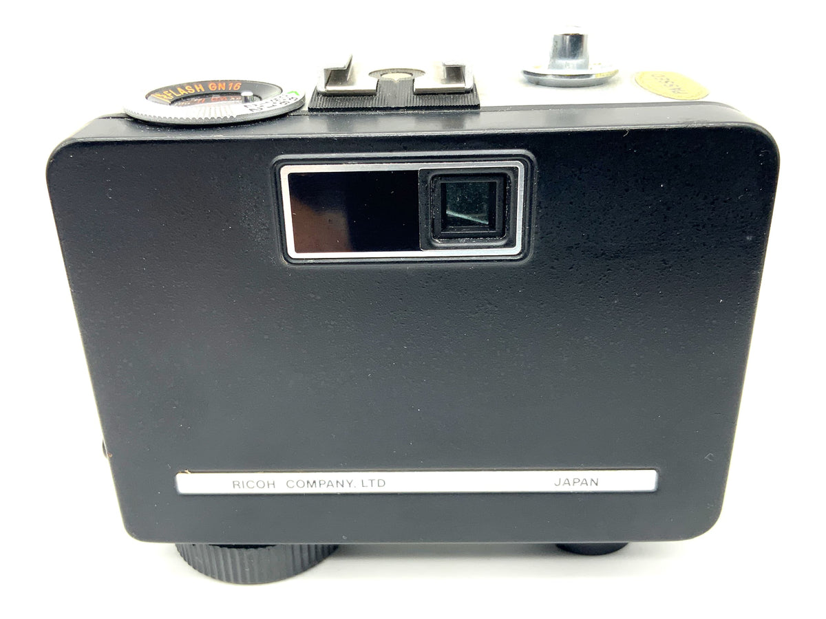 Appareil photo Ricoh Auto Half SE2 avec viseur et objectif demi-format Ricoh 25 mm F:2.8