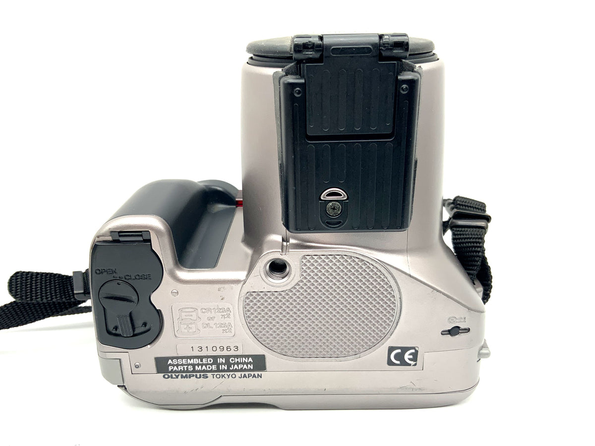 Olympus IS-200 bridge camera with 28-110mm 1:4.5-5.6 analog camera
