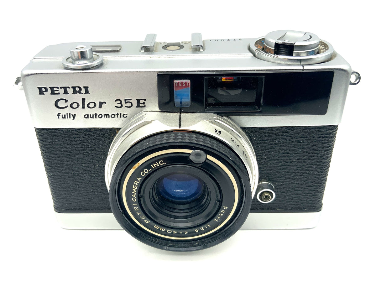 Petri Color 35E viewfinder camera with 40mm 1:2.8 compact camera, analog camera
