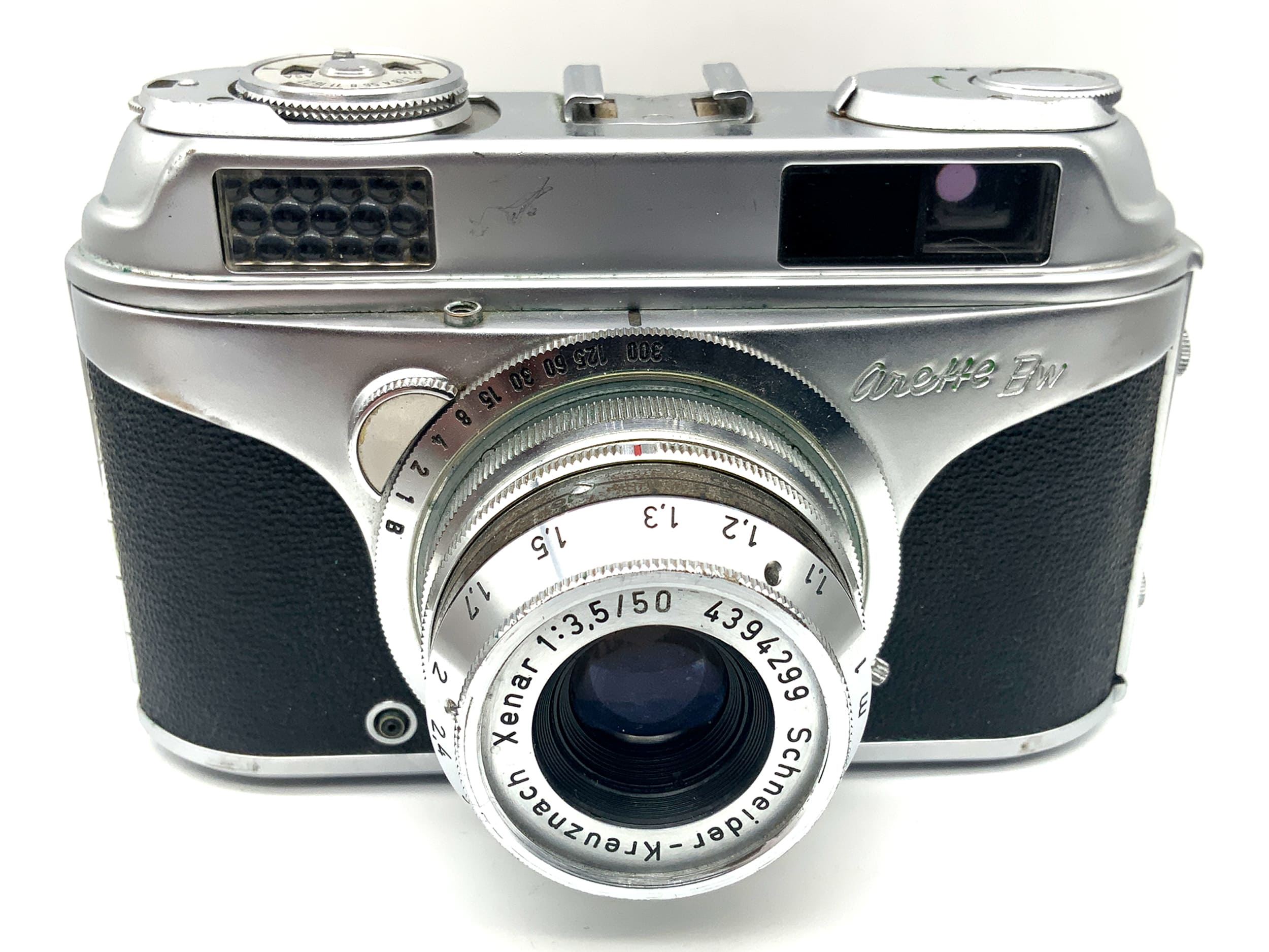 Appareil photo analogique compact AkA Arette à viseur noir et blanc avec objectif Xenar 1:3.5/50