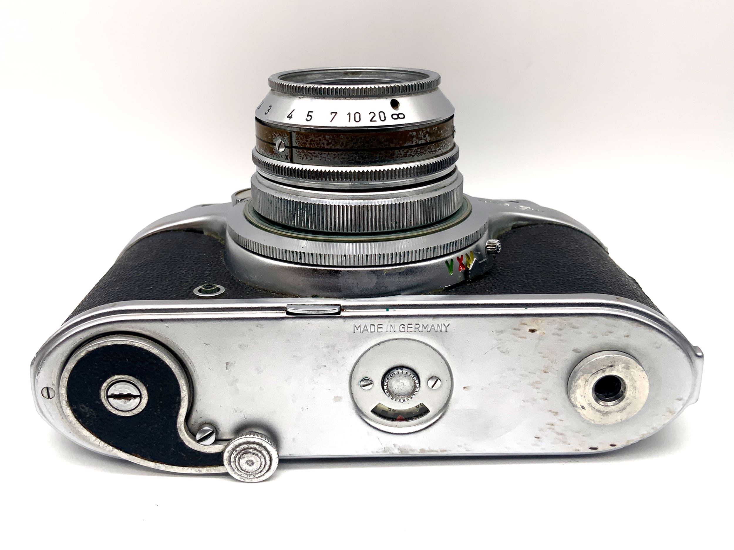Appareil photo analogique compact AkA Arette à viseur noir et blanc avec objectif Xenar 1:3.5/50