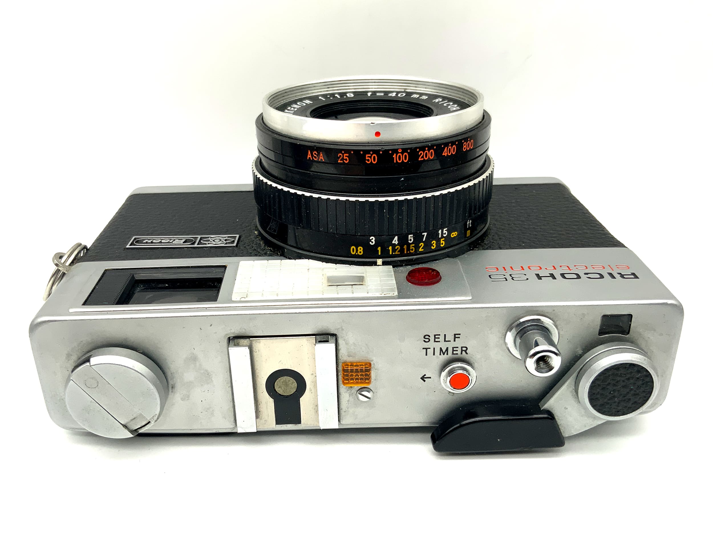 Appareil photo Ricoh 35 à viseur électronique avec objectif analogique Color Rikenon 1:1.8/40 mm