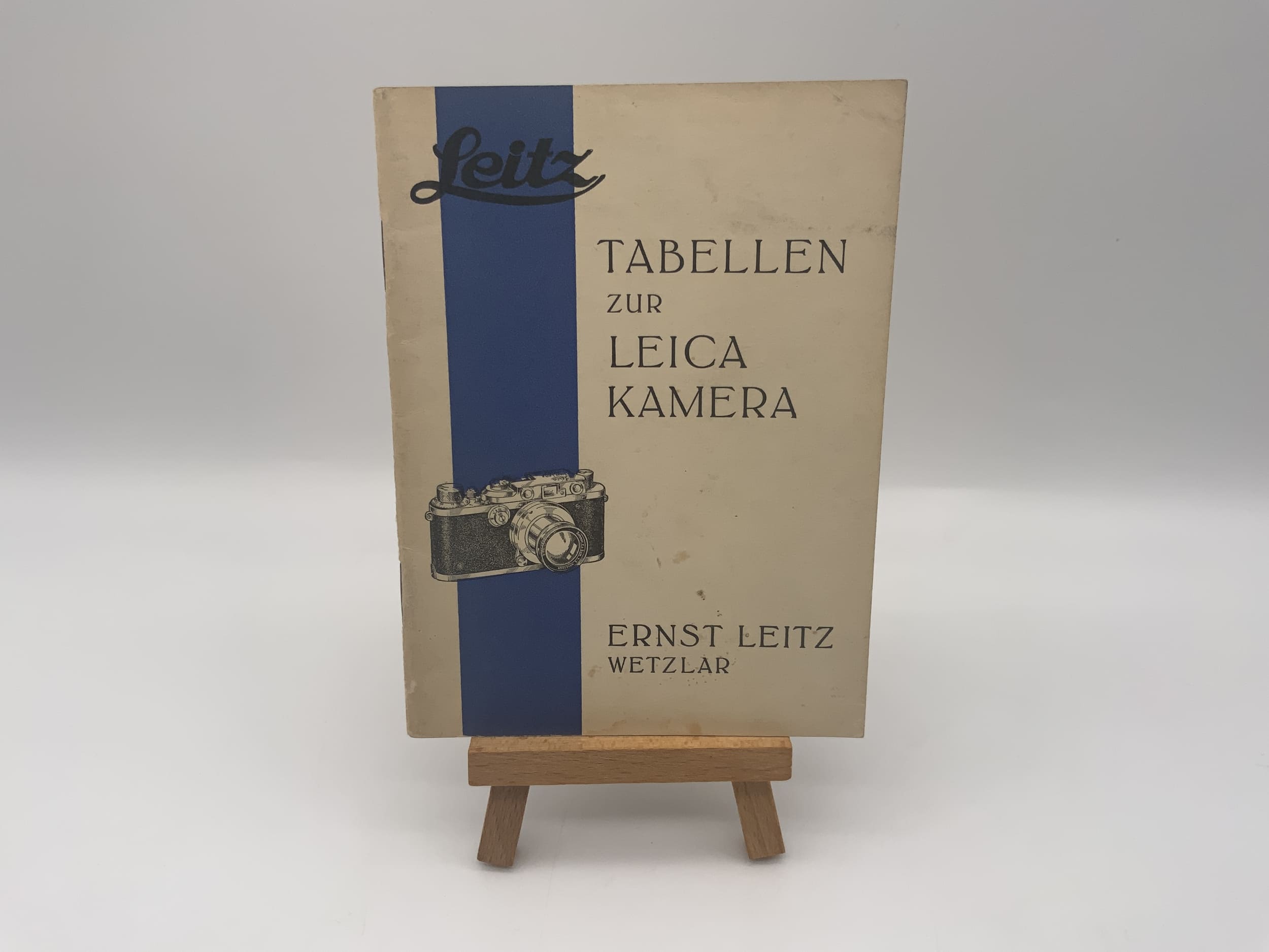 Leica tables for the Leica camera brochure (German) user manual magazine