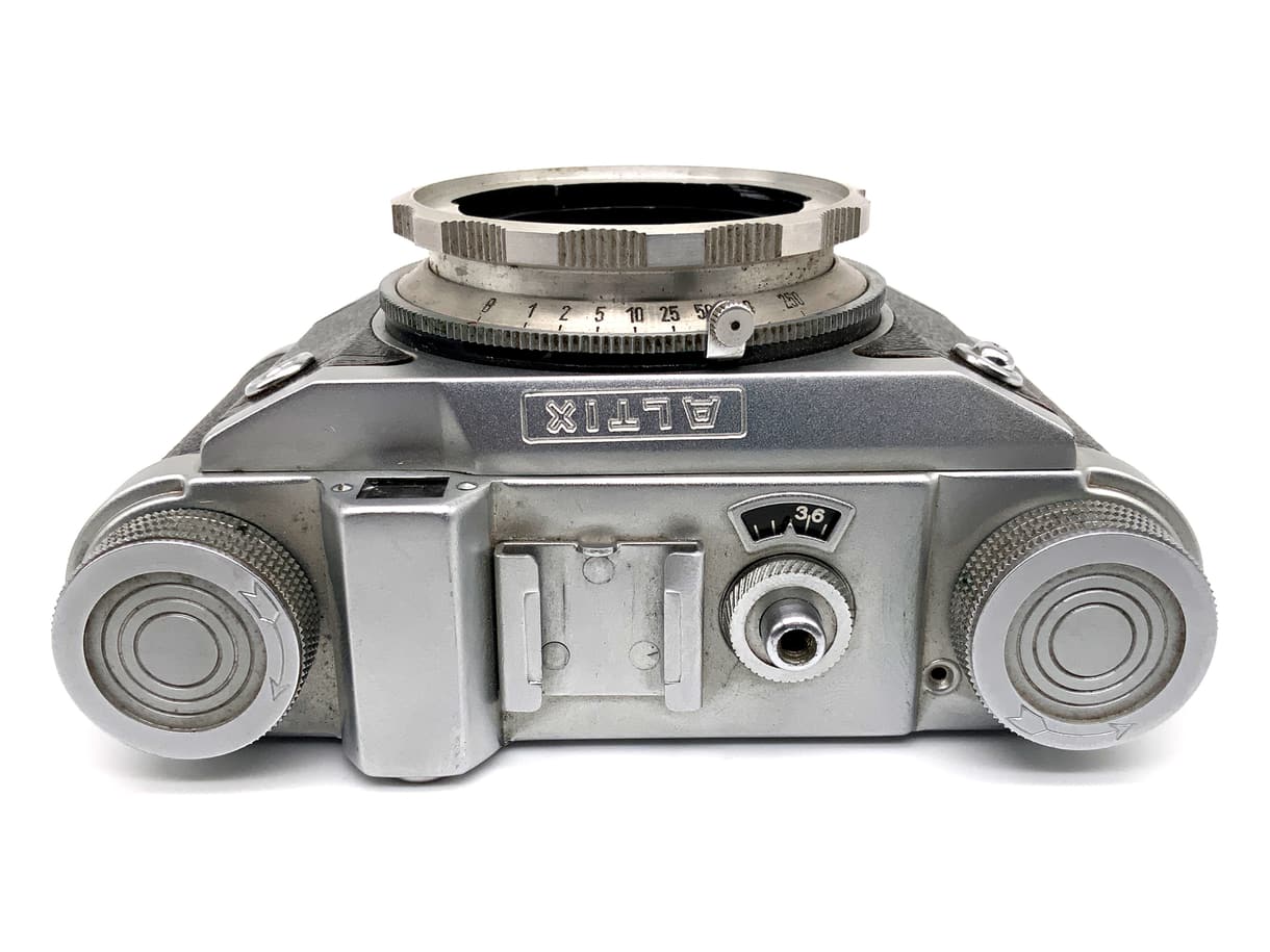 Altissa Altix V Sucherkamera mit Altix Kompaktkamera Analogkamera