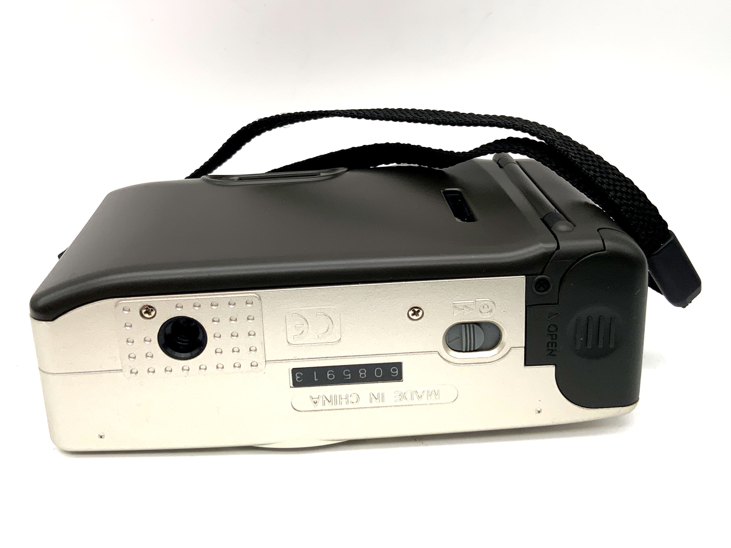 Appareil photo compact argentique Nikon AF240SV avec objectif Nikon 28 mm